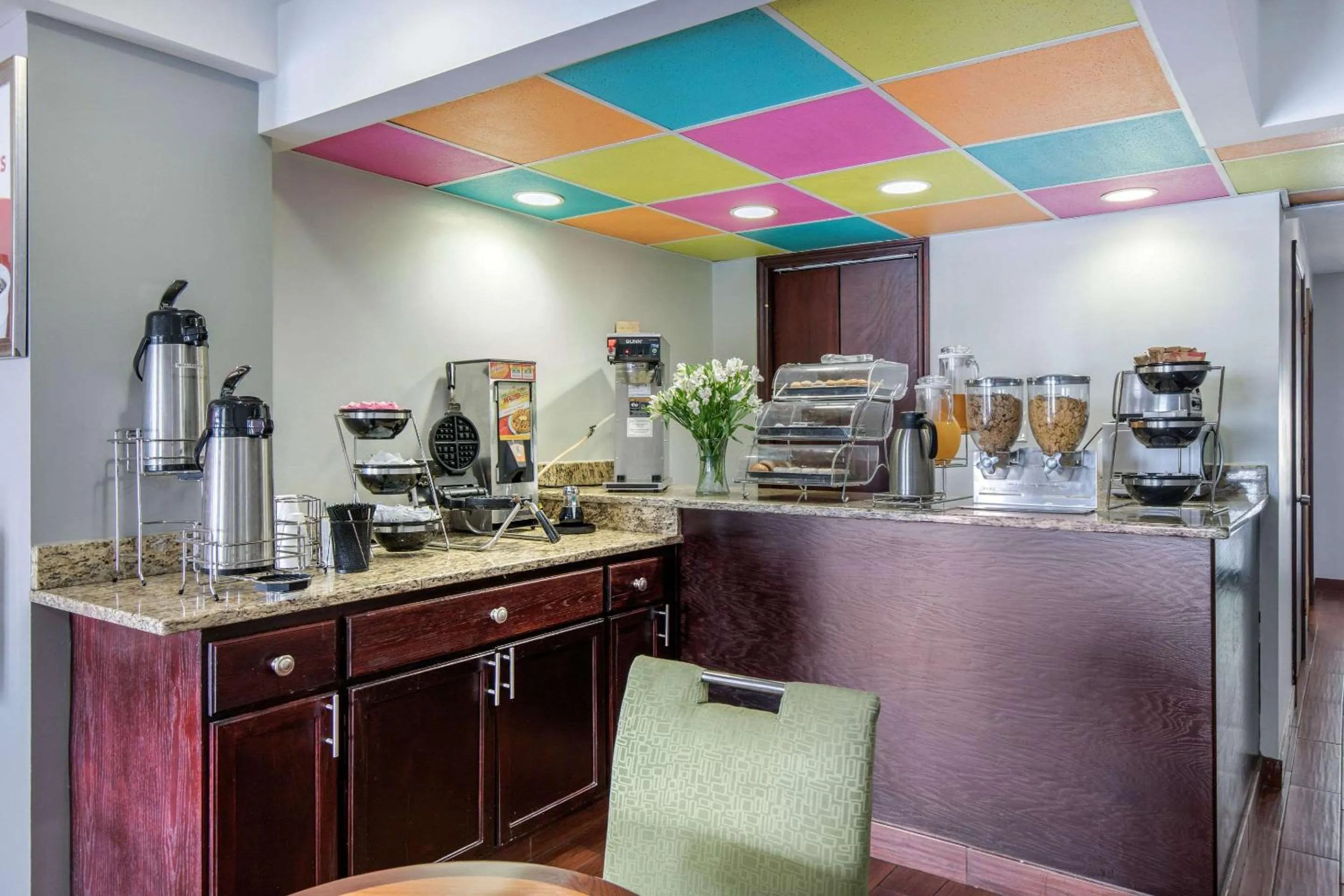 Restaurant/places to eat in Econo Lodge Aiken Central