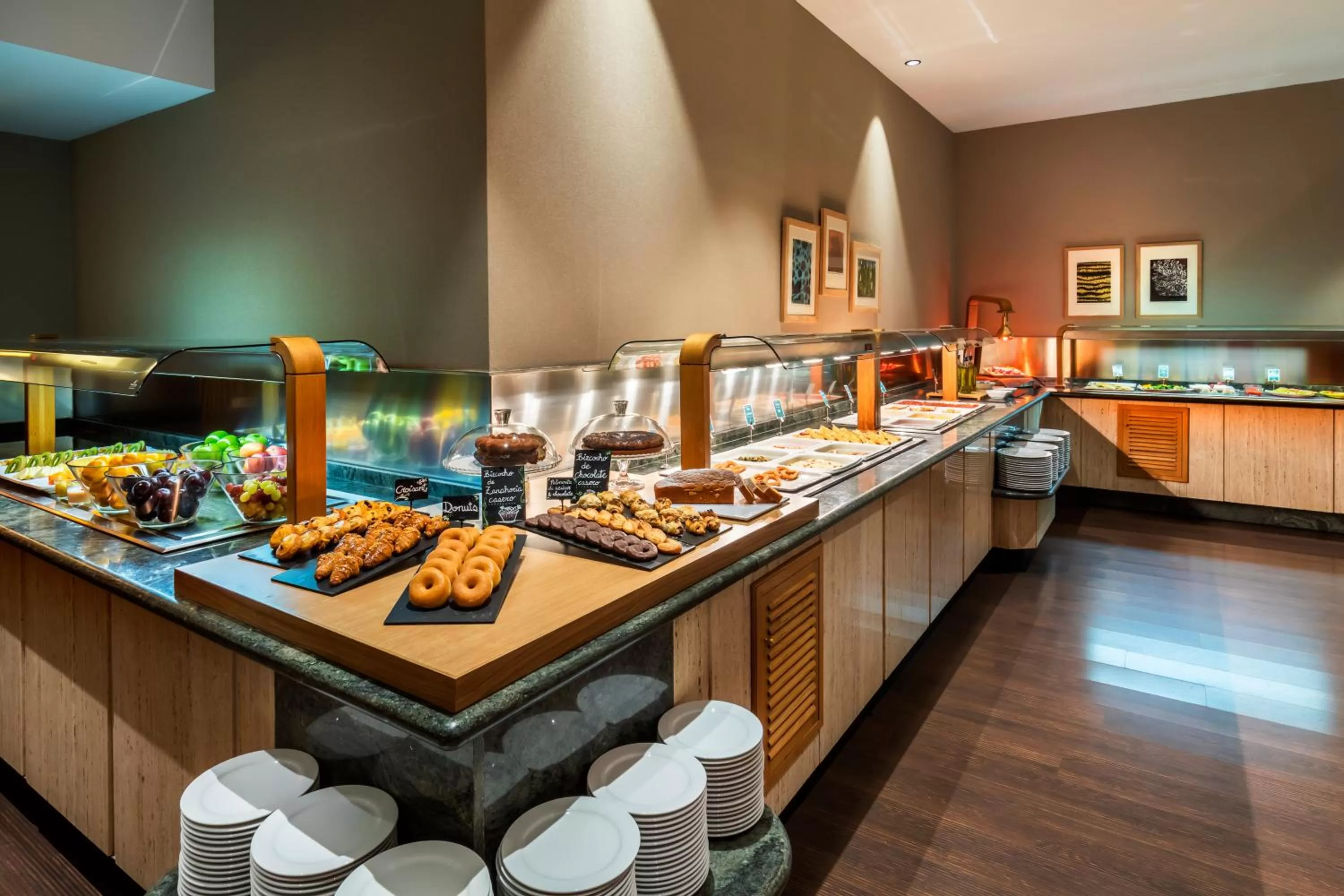 Buffet breakfast in Occidental Granada