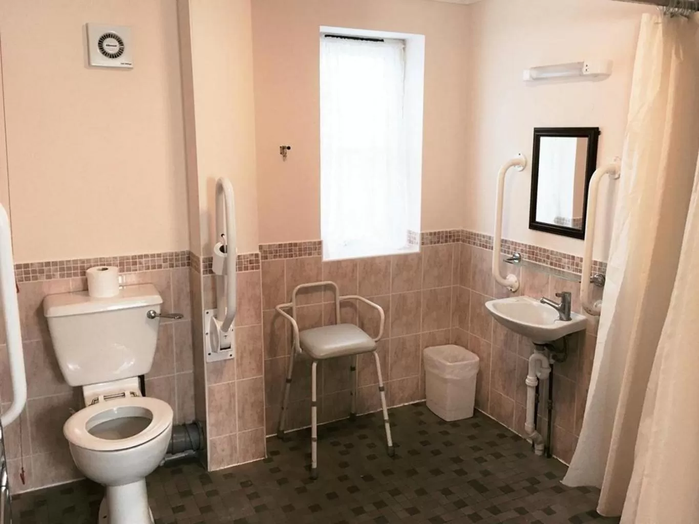 Bathroom in The Lugger Inn