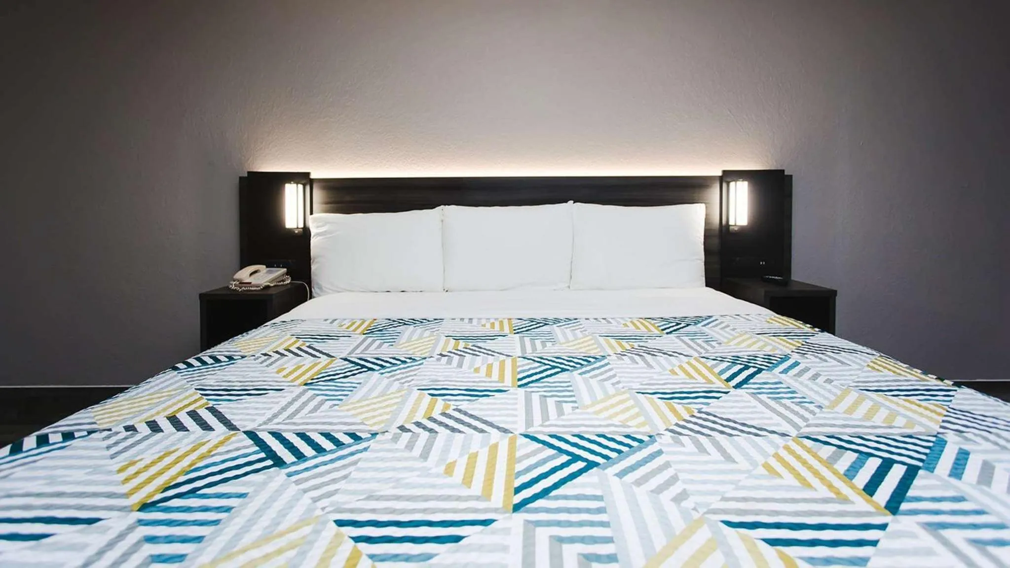 Bed in Motel 6 Houston, TX - Medical Center - NRG Stadium