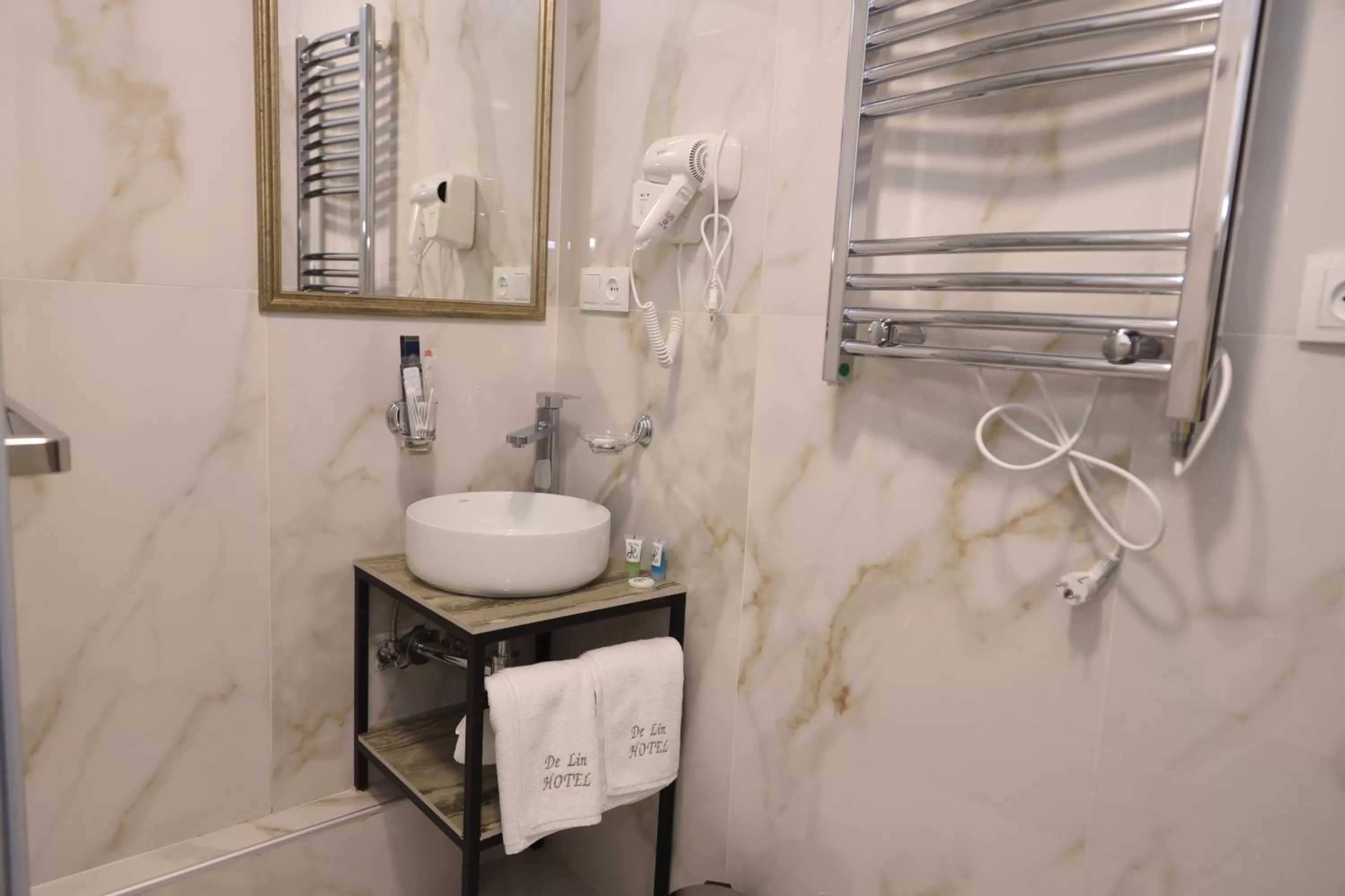 heating, Bathroom in DeLin Hotel And Tours