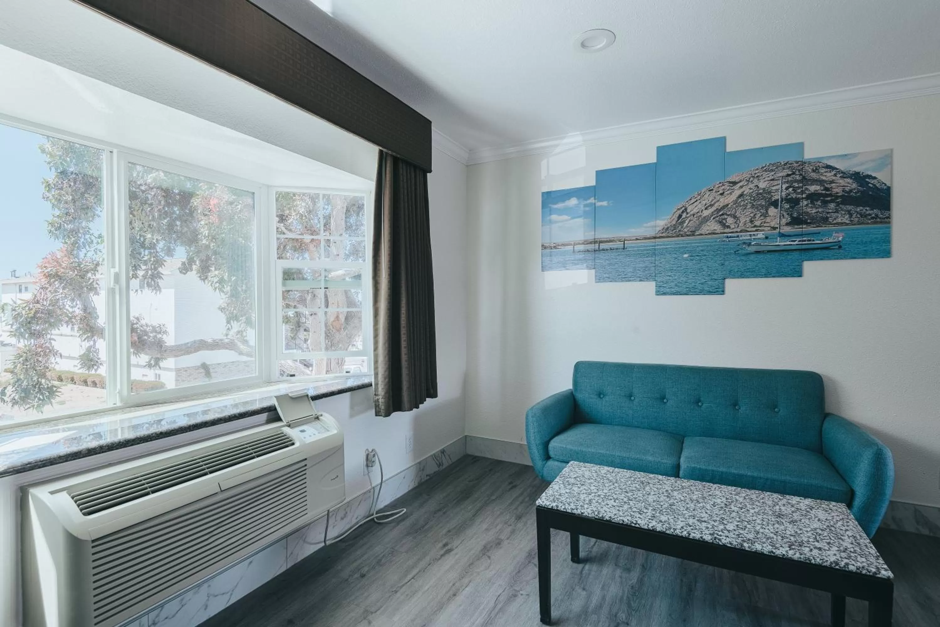 Living room in Sea Air Inn & Suites - Downtown - Restaurant Row