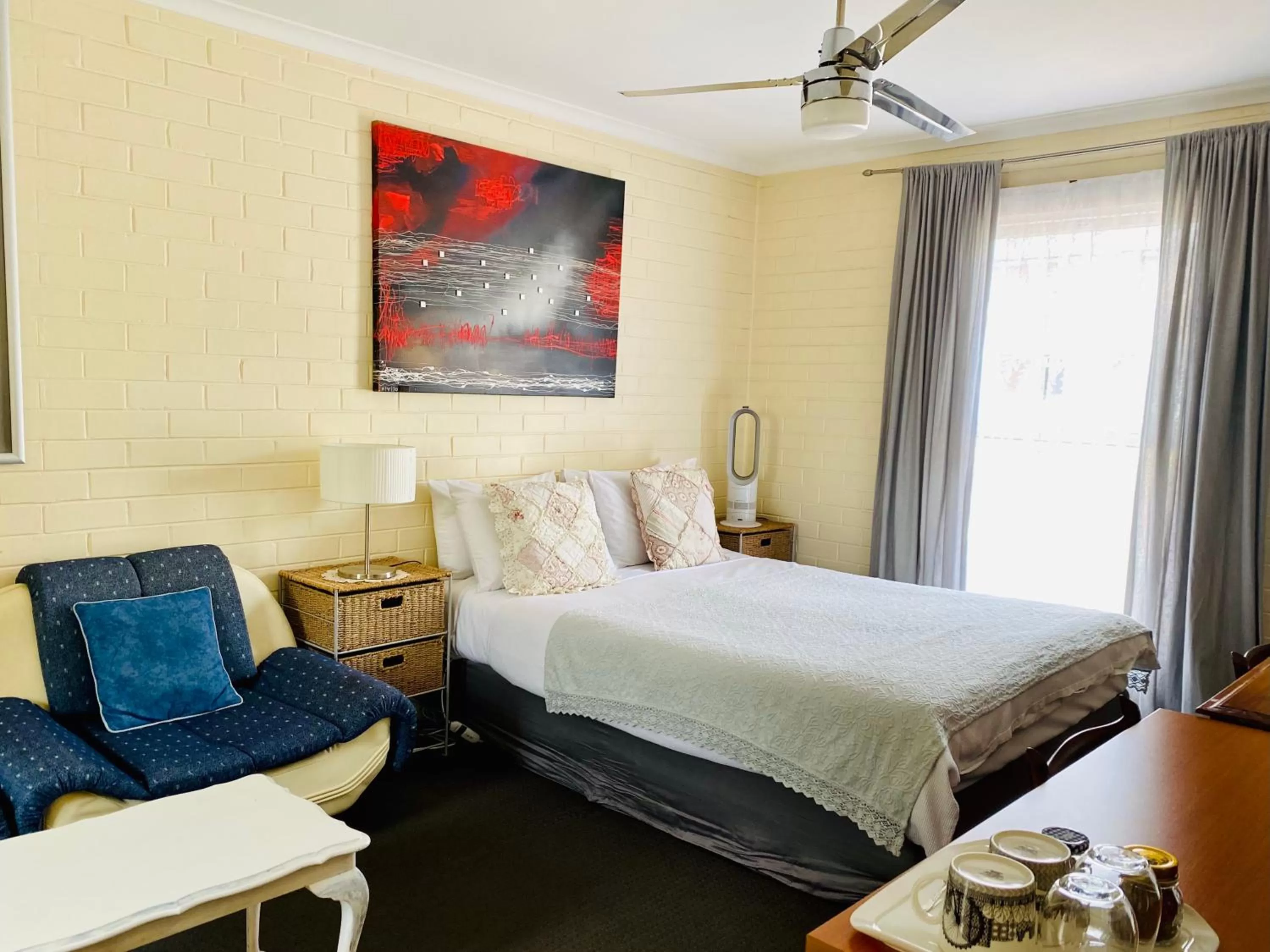 Bed in The Mews Motel