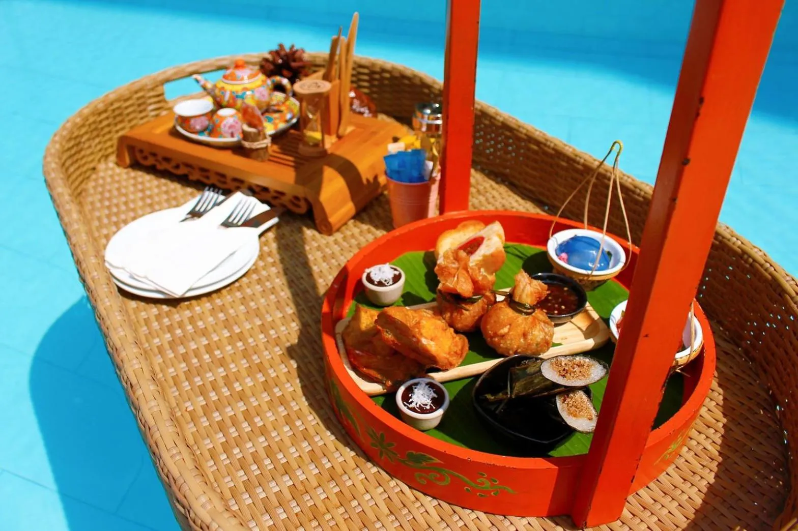 Food and drinks in Proud Phuket, Naiyang Beach