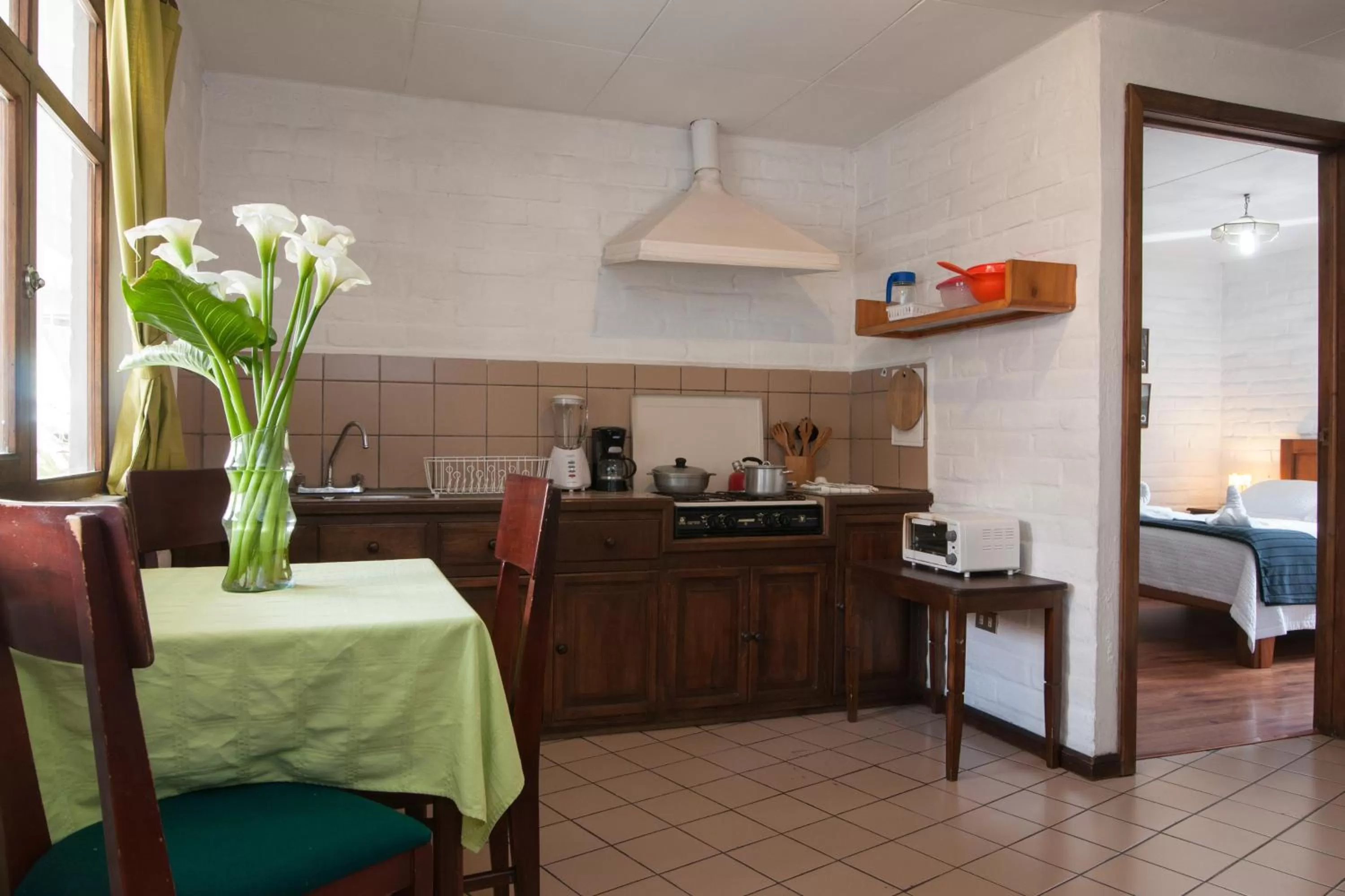 Coffee/tea facilities, Kitchen/Kitchenette in Apartamentos Otorongo Cuenca Ecuador