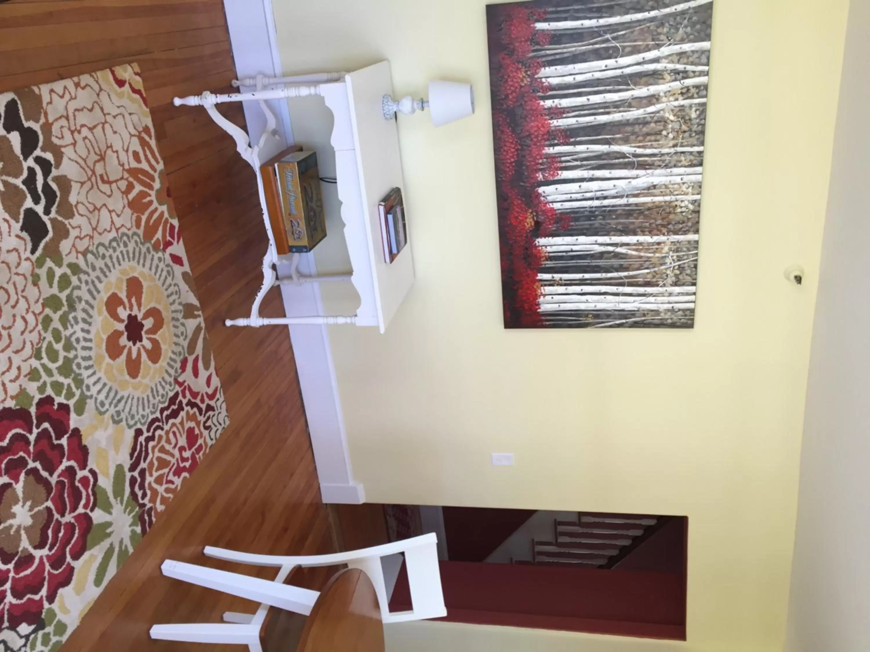 Communal lounge/ TV room in James Place Inn Bed and Breakfast