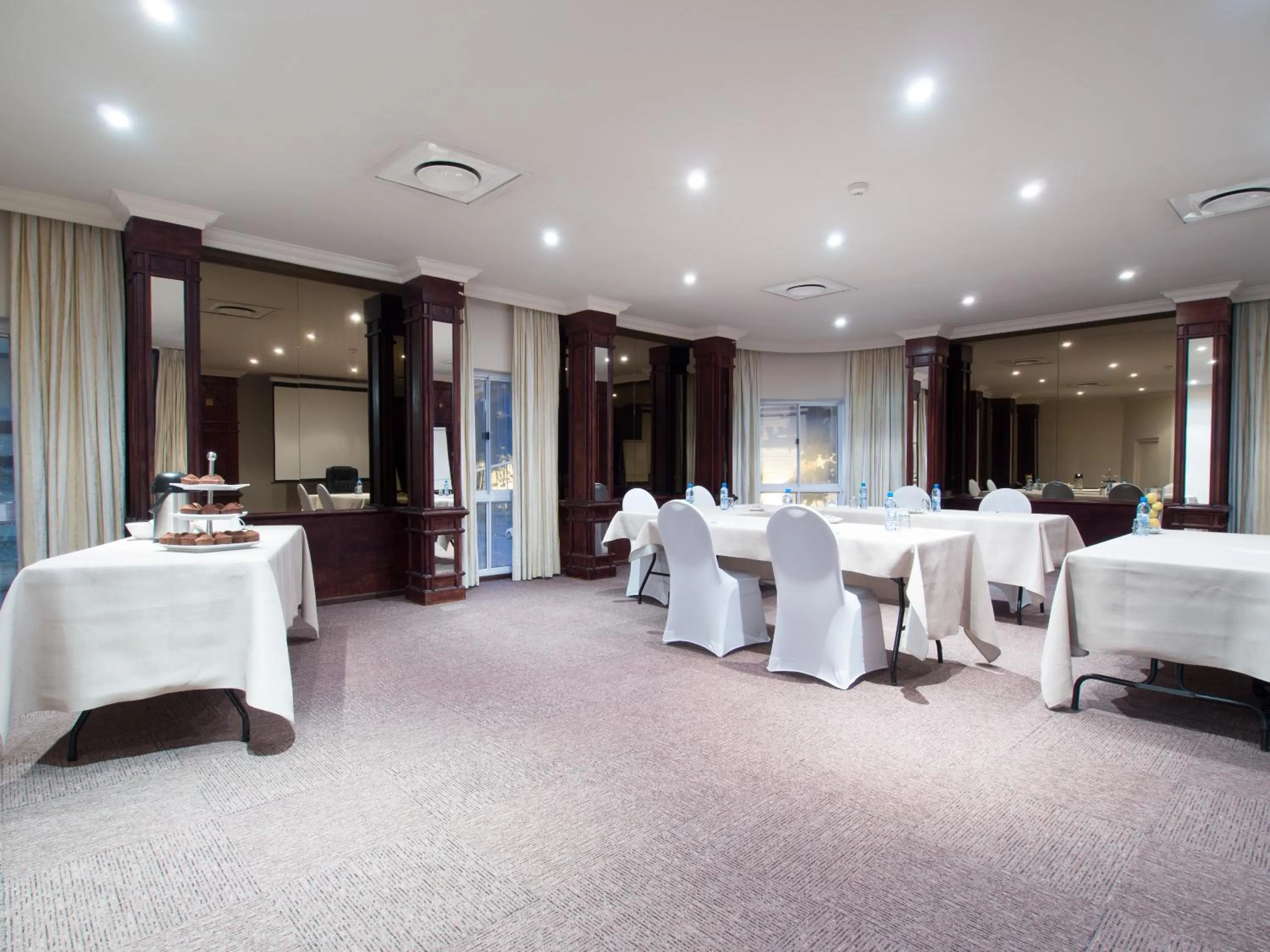 Banquet/Function facilities in Albany Hotel