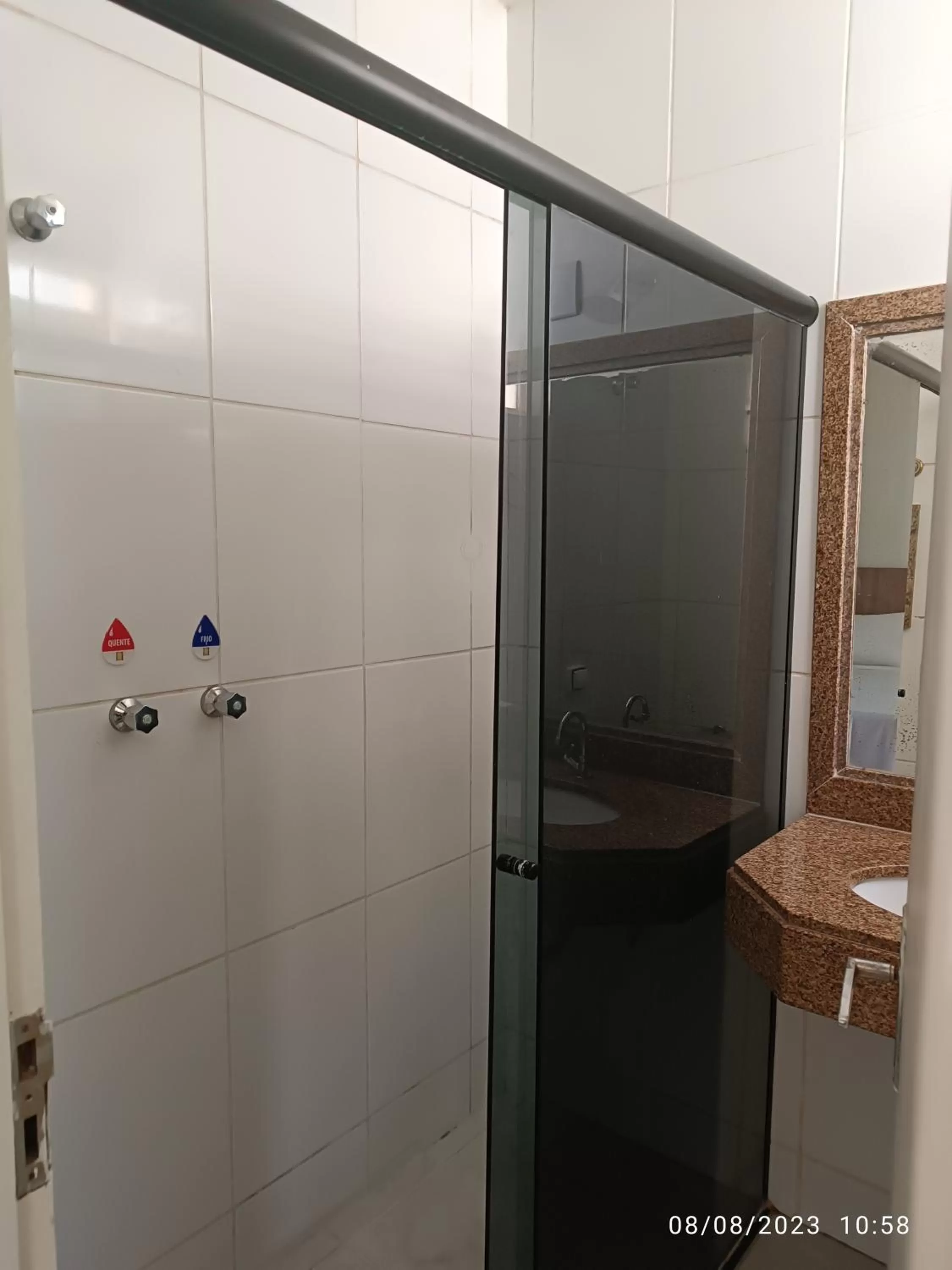 Bathroom in Hotel Oscar Blue Montes Claros