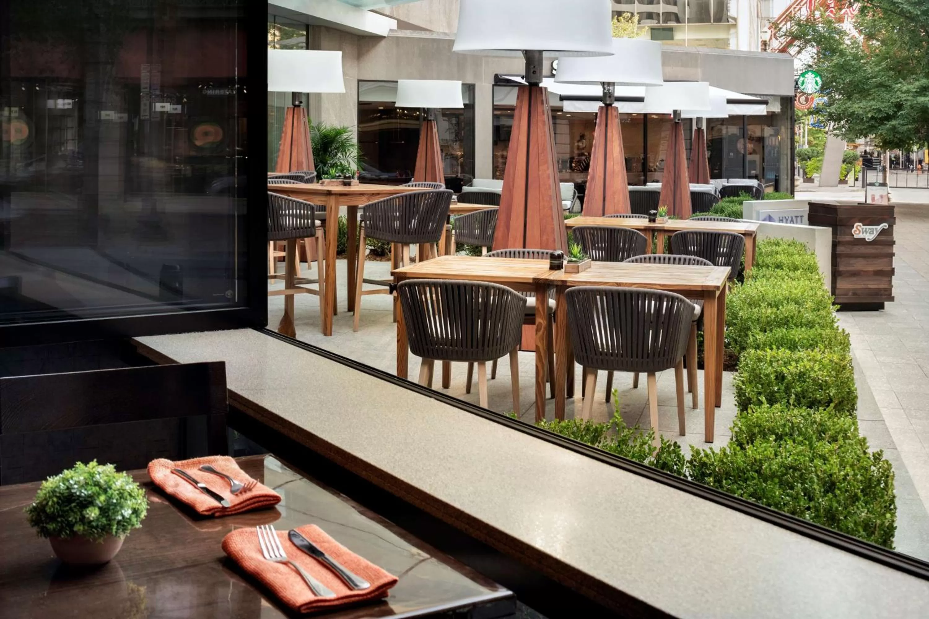 Restaurant/places to eat in Hyatt Regency Louisville