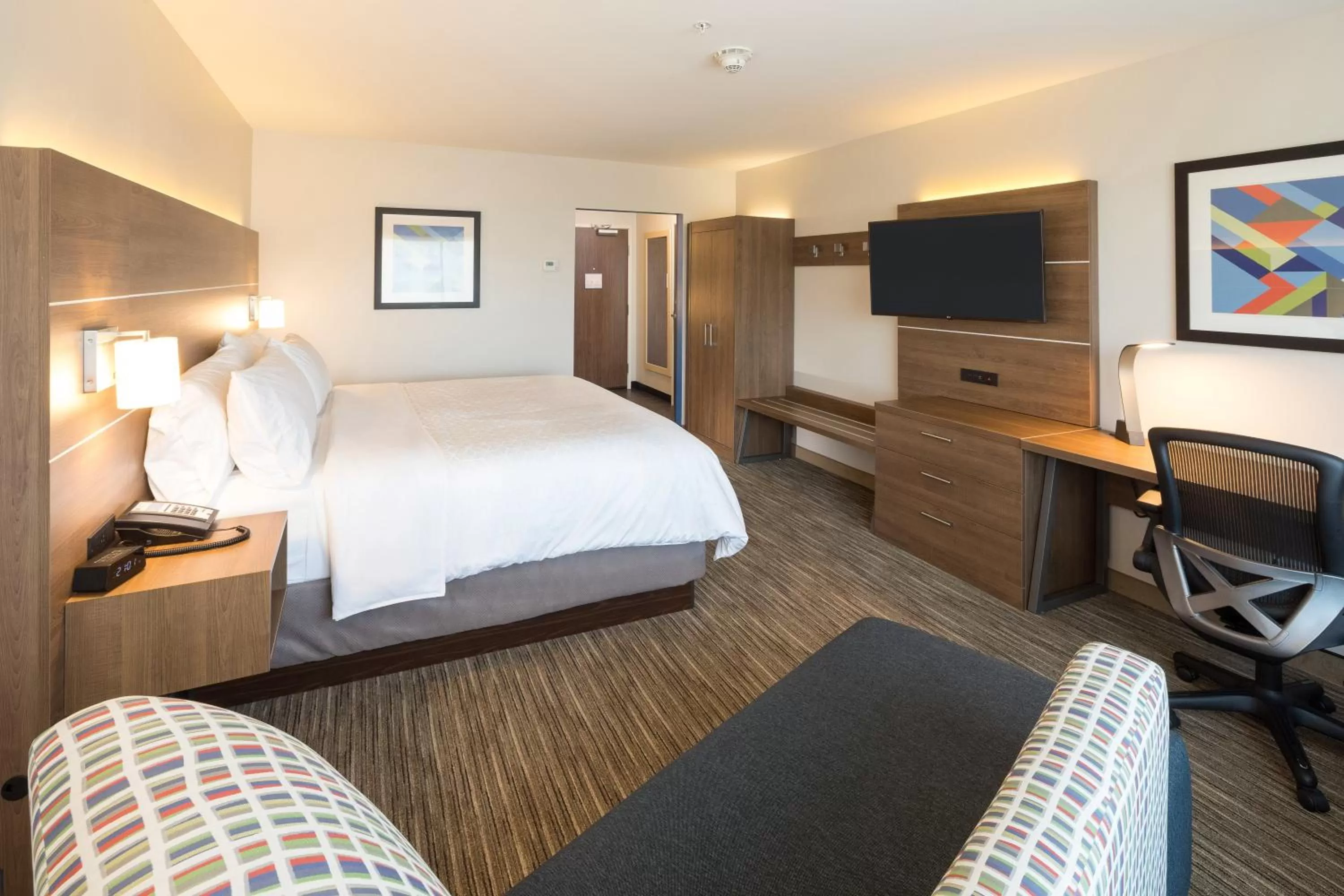 Standard Corner King Room in Holiday Inn Express & Suites - Kalamazoo West, an IHG Hotel