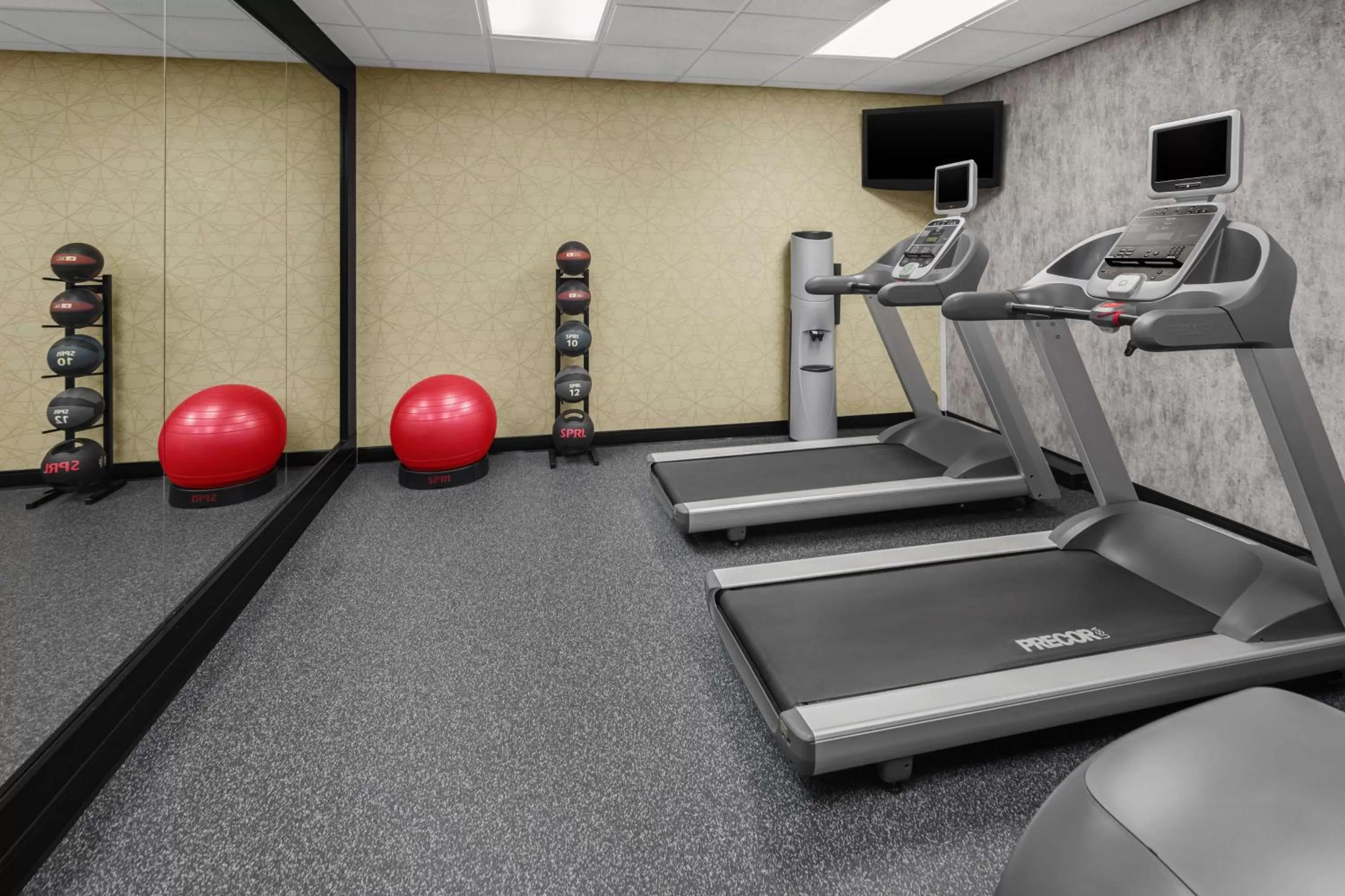 Fitness centre/facilities in Homewood Suites by Hilton Orland Park
