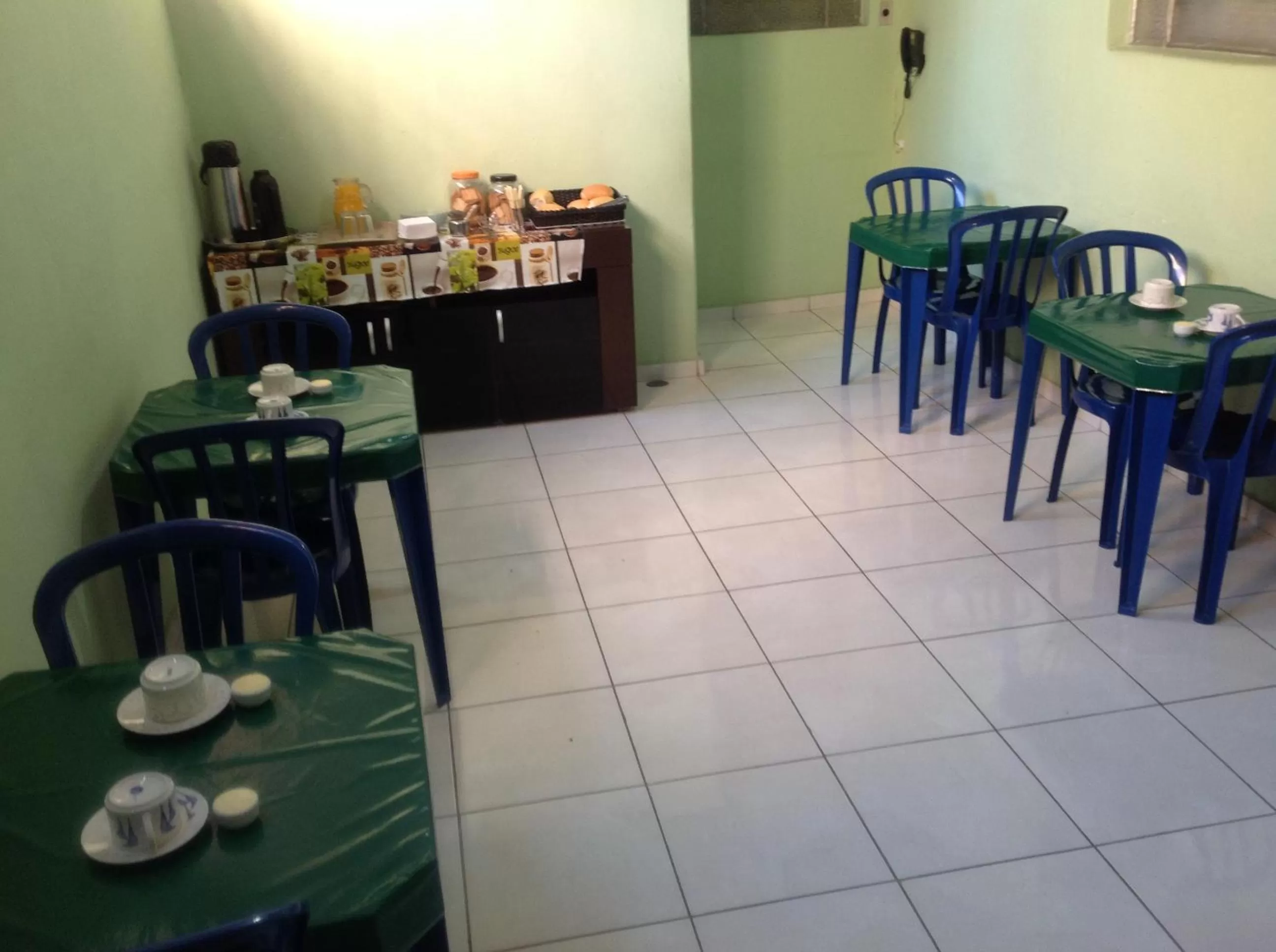 Breakfast, Restaurant/Places to Eat in Hotel Chaves - Quartos Individuais