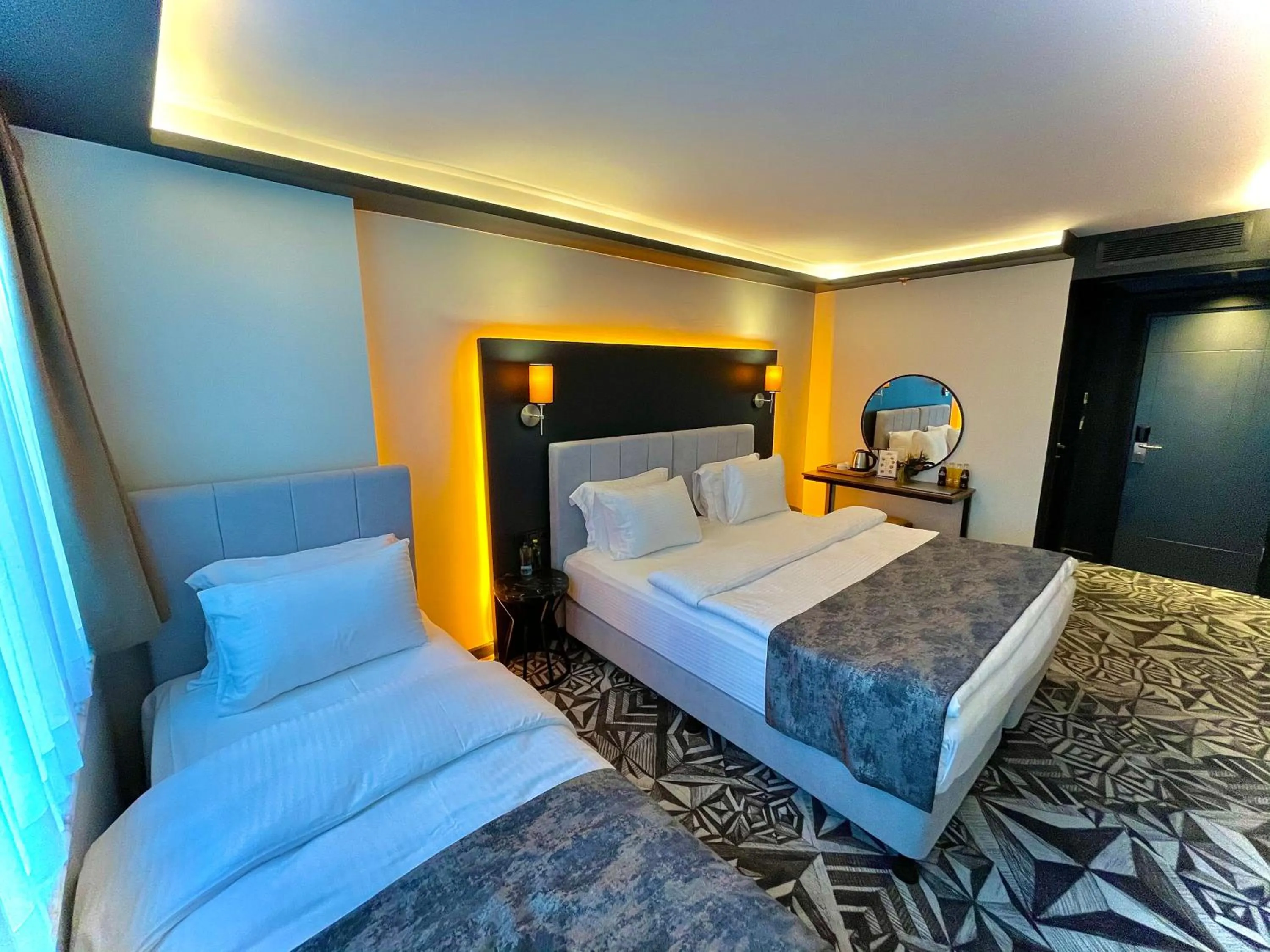 Bedroom, Bed in Weingart Istanbul