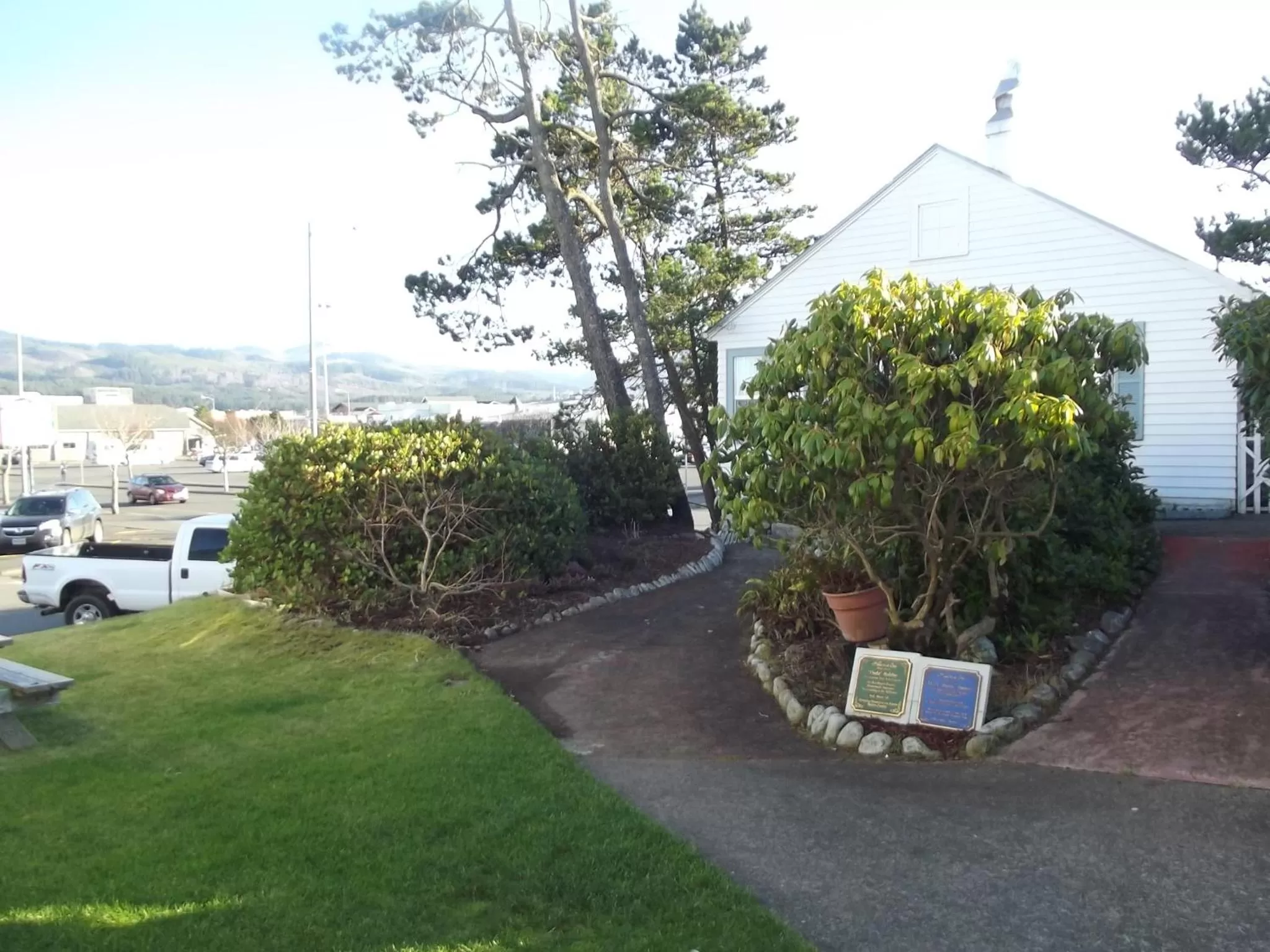 Facade/entrance in Hillcrest Inn