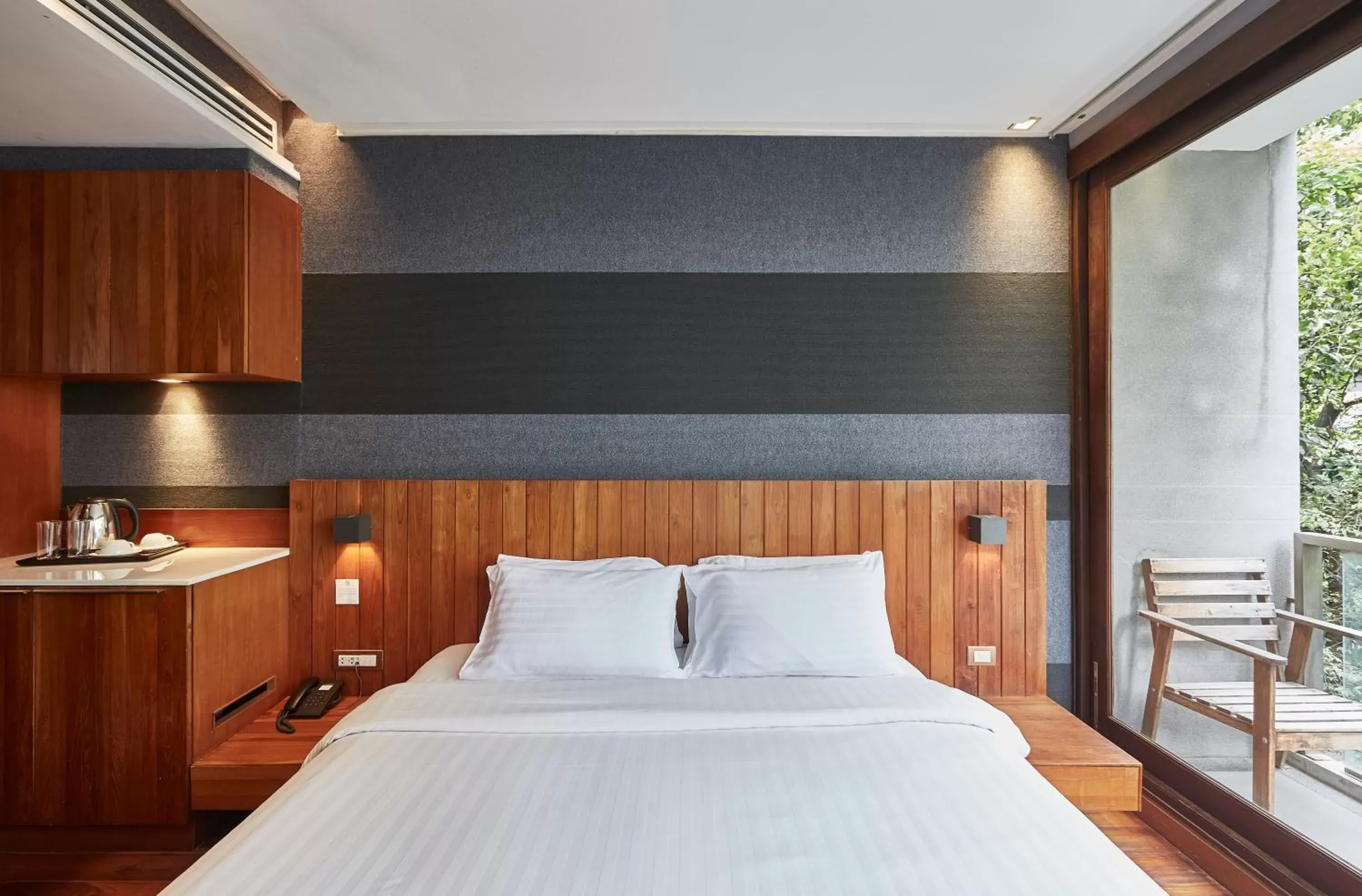 Studio King Bed in LUXX Langsuan Hotel - SHA Plus Studio King Bed in LUXX Langsuan Hotel - SHA Plus