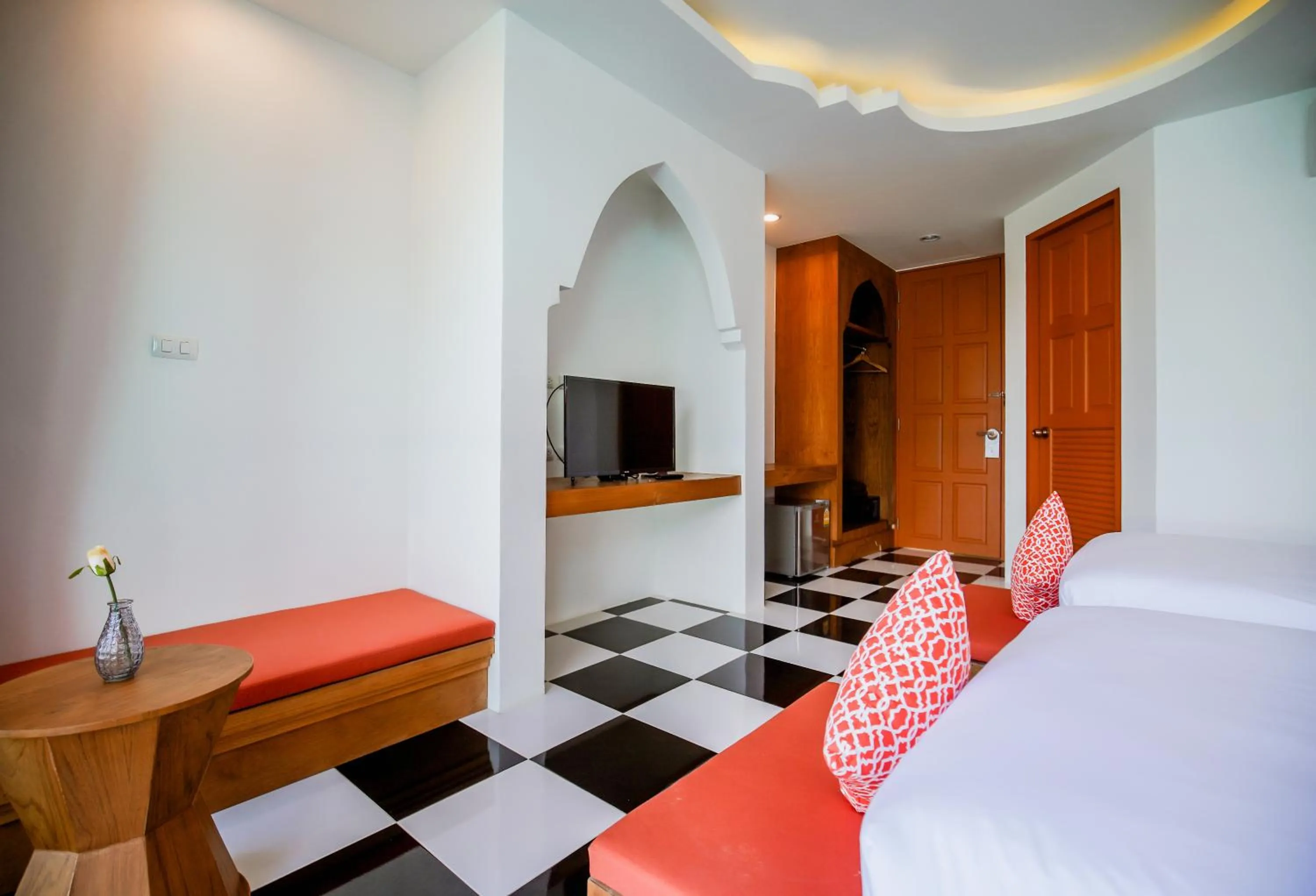 Photo of the whole room, Bed in Khaleej Mass Hotel Patong