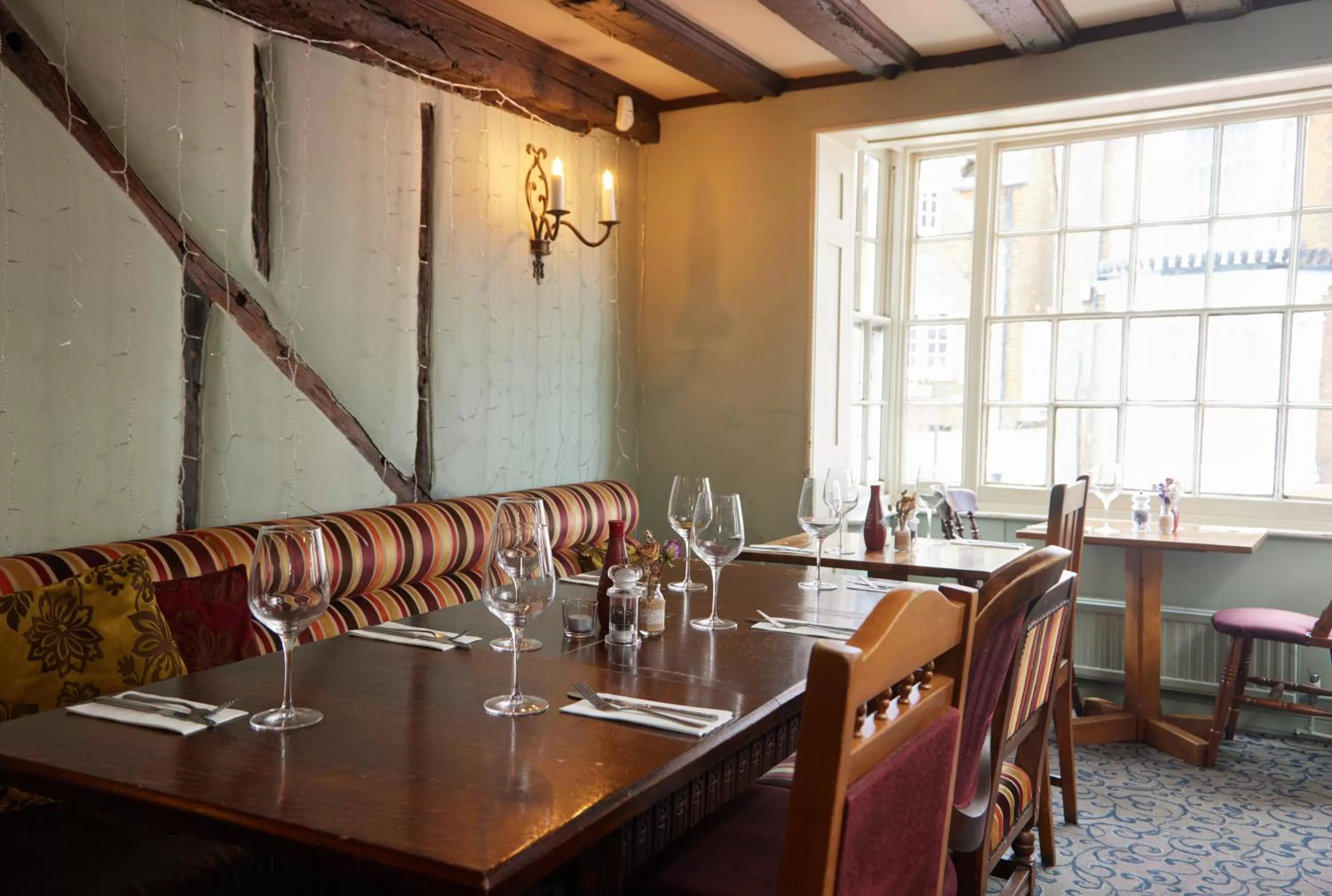 Restaurant/places to eat in The Bell Hotel Woburn By Greene King Inns