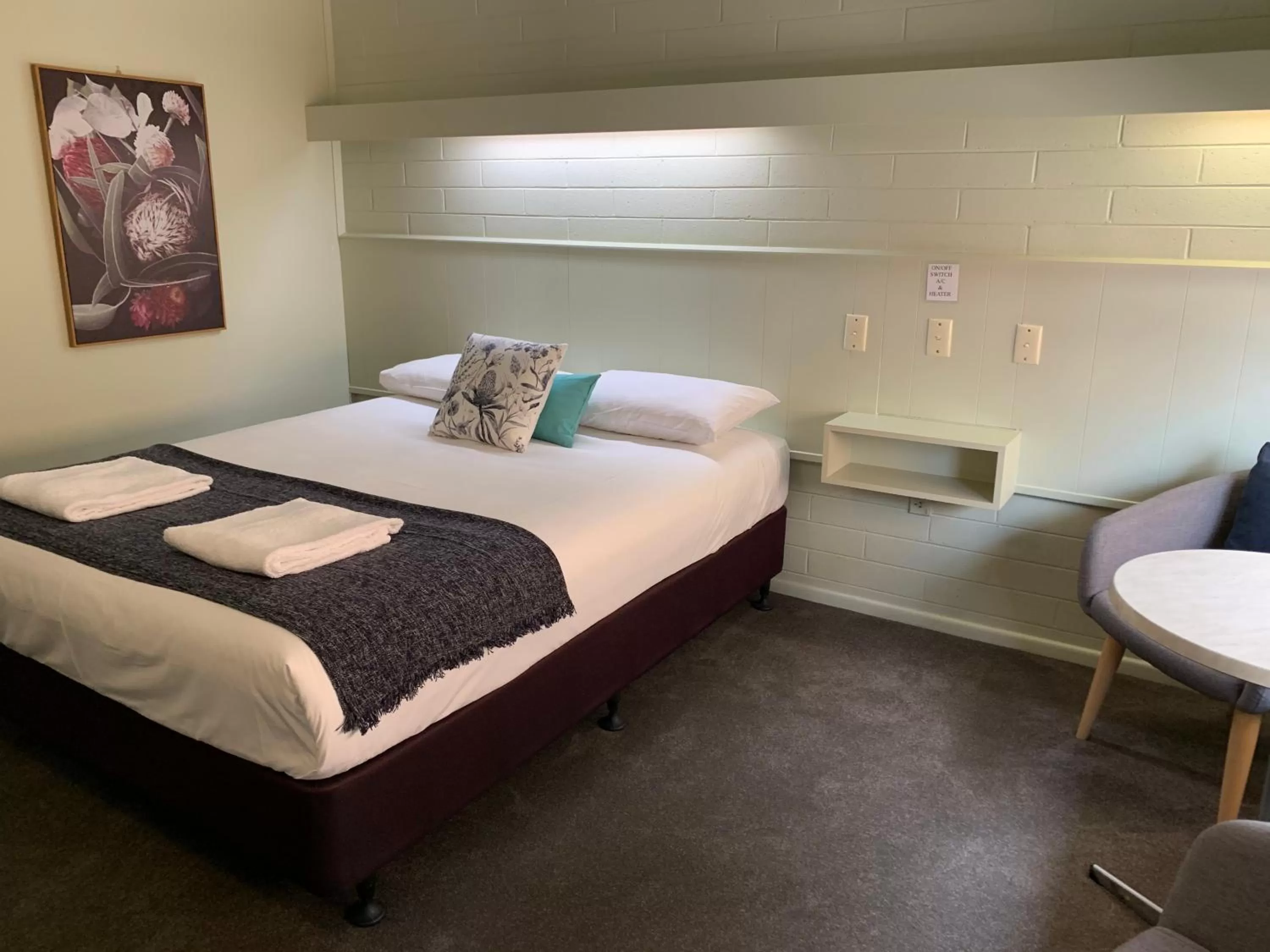 Bedroom, Bed in Finley Country Club Hotel Motel