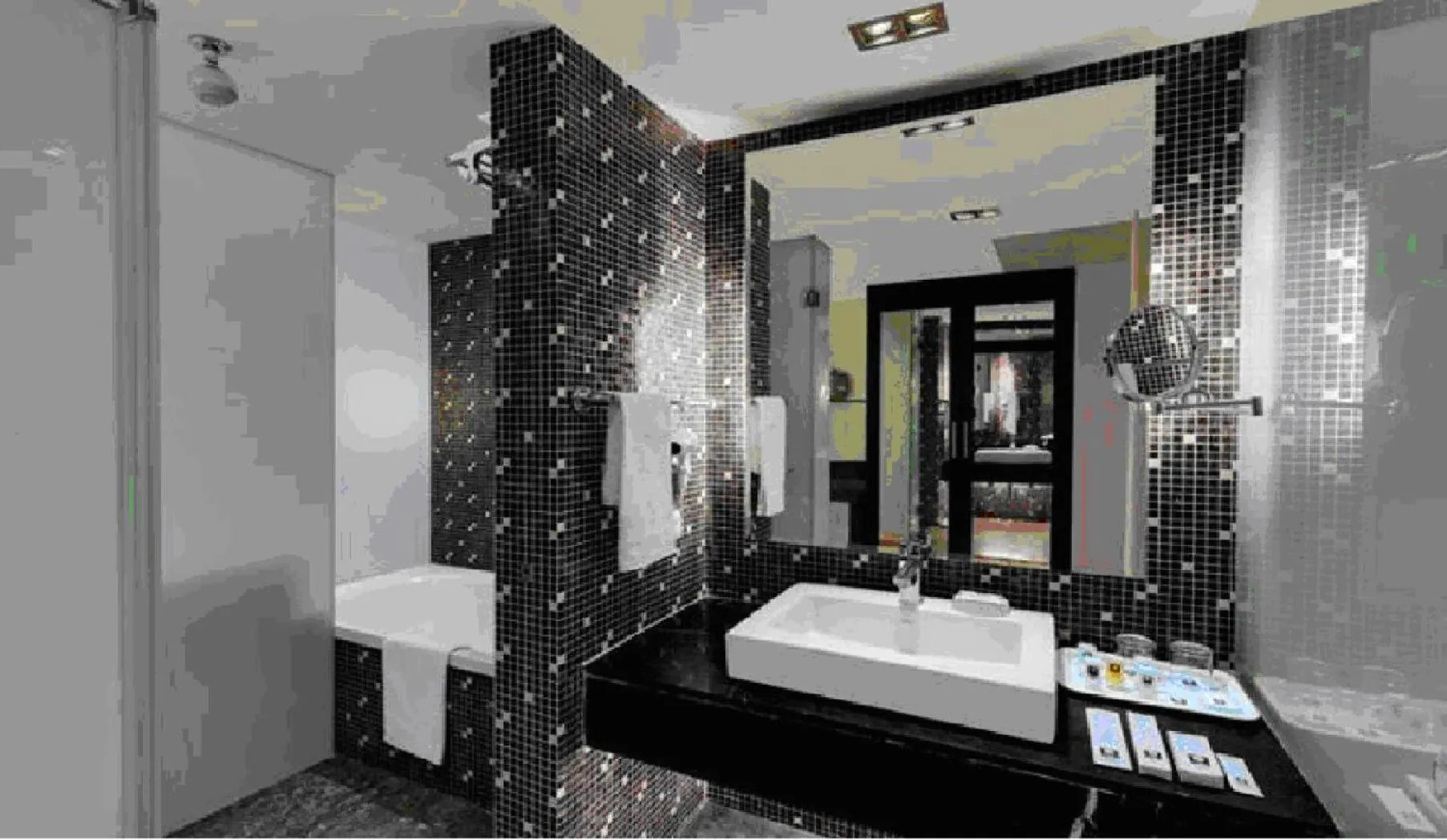 Bathroom in Comfort Inn Sunset