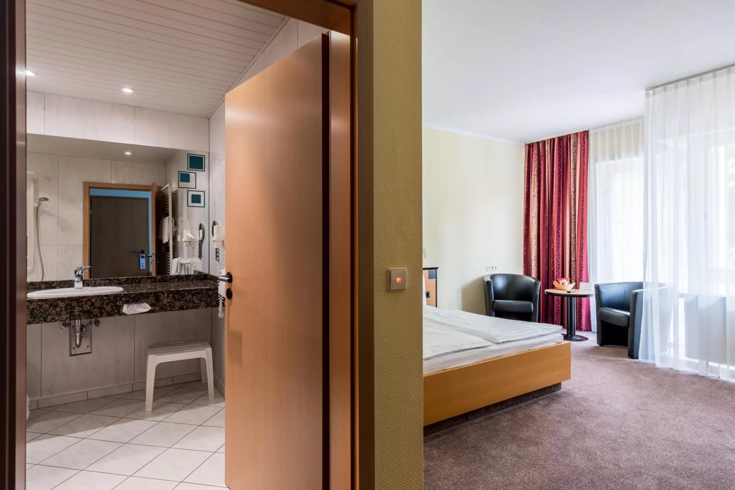 Balcony/Terrace, Bed in AZIMUT Hotel Dresden