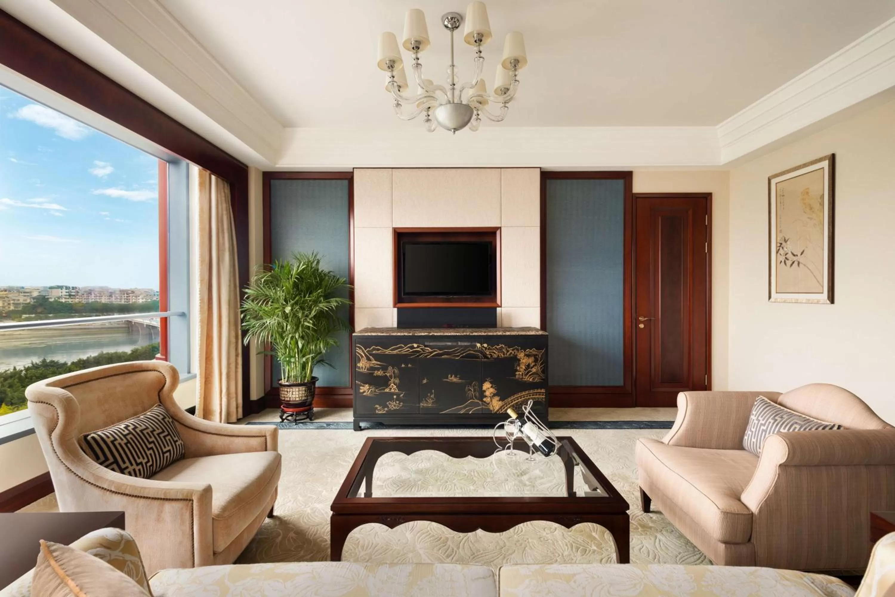 Photo of the whole room in Shangri-La Guilin