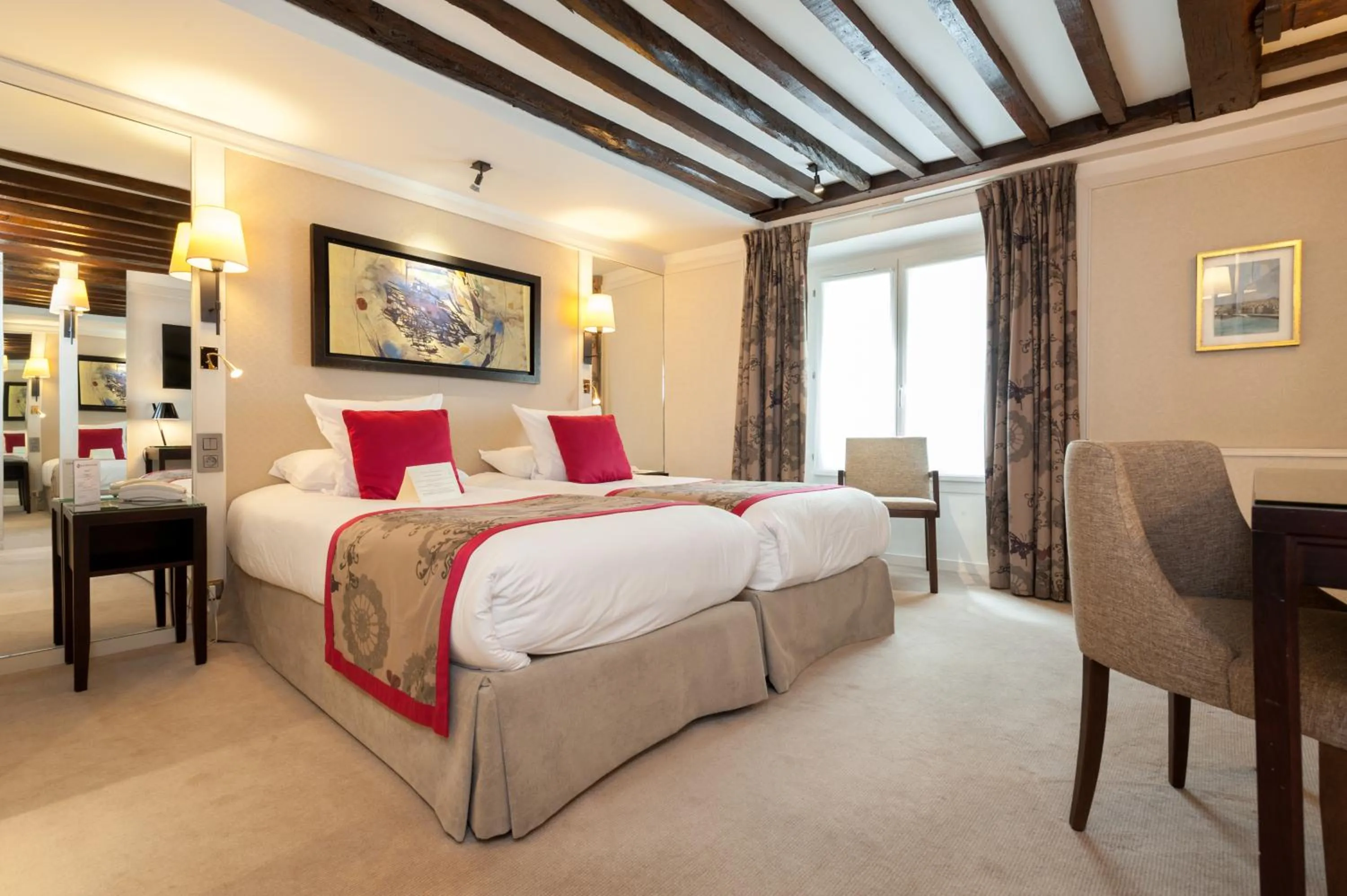 Photo of the whole room, Bed in Best Western Plus Hotel Sydney Opera