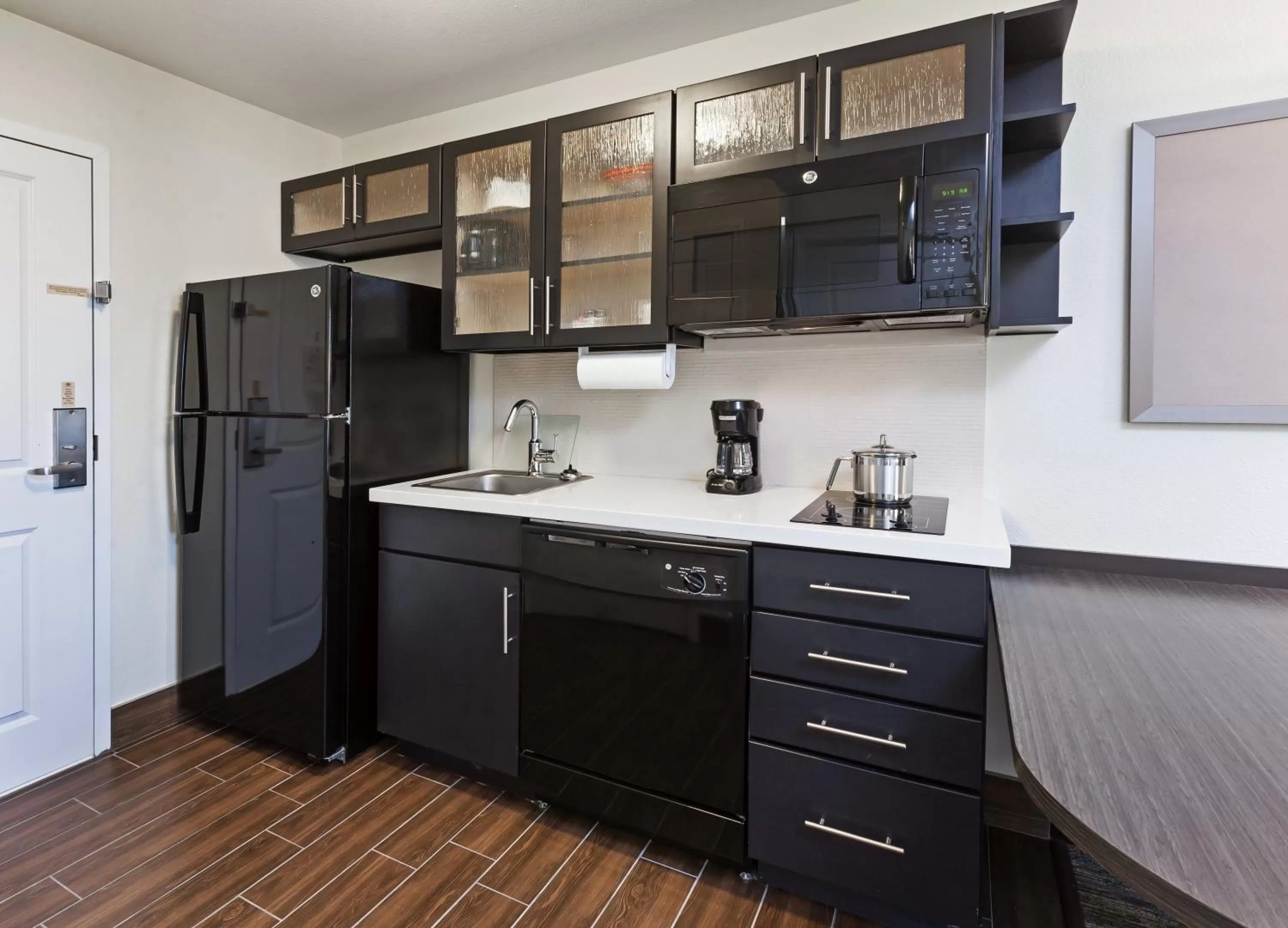 Photo of the whole room, Kitchen/Kitchenette in Candlewood Suites San Angelo, an IHG Hotel