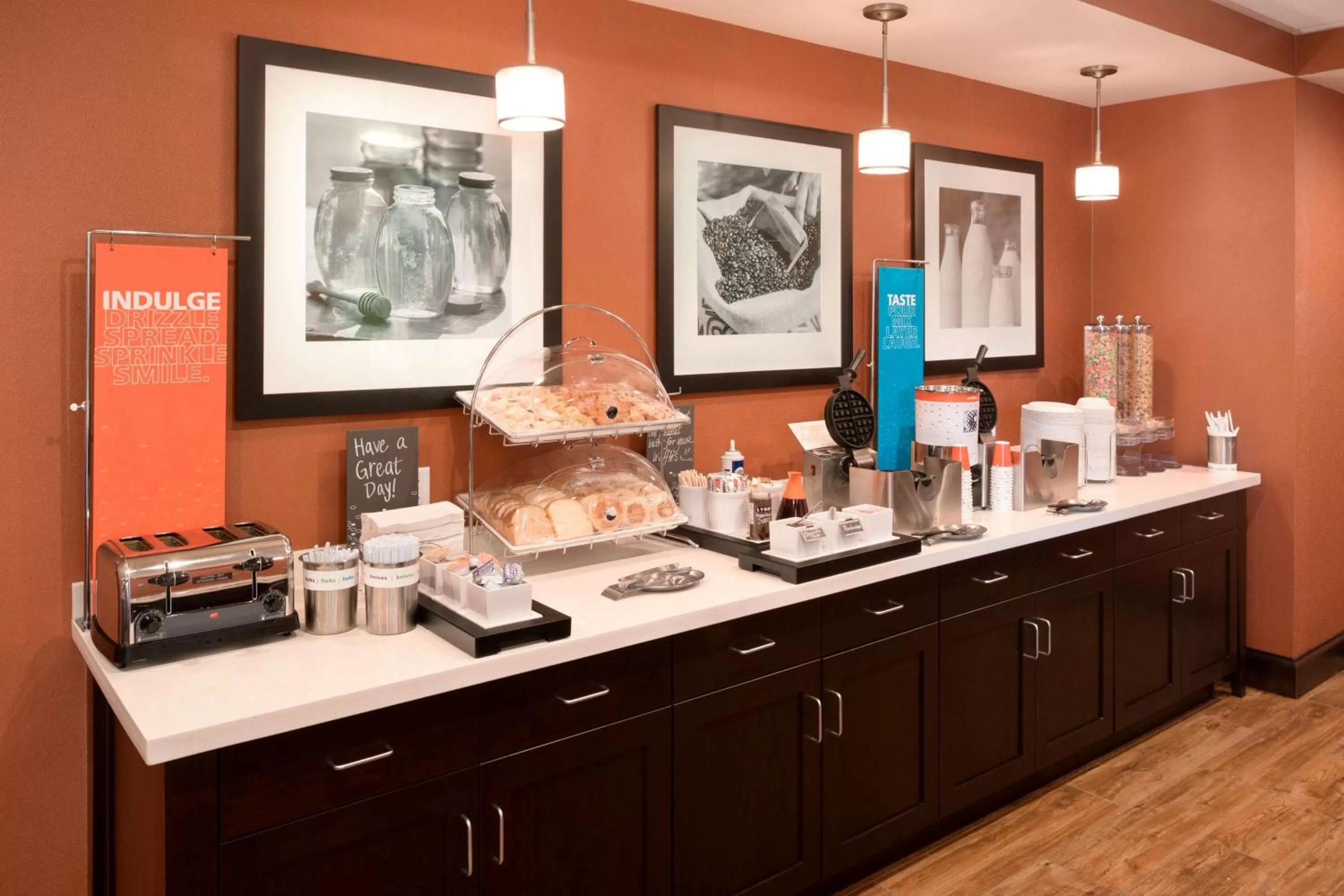 Dining area in Hampton Inn Kanab