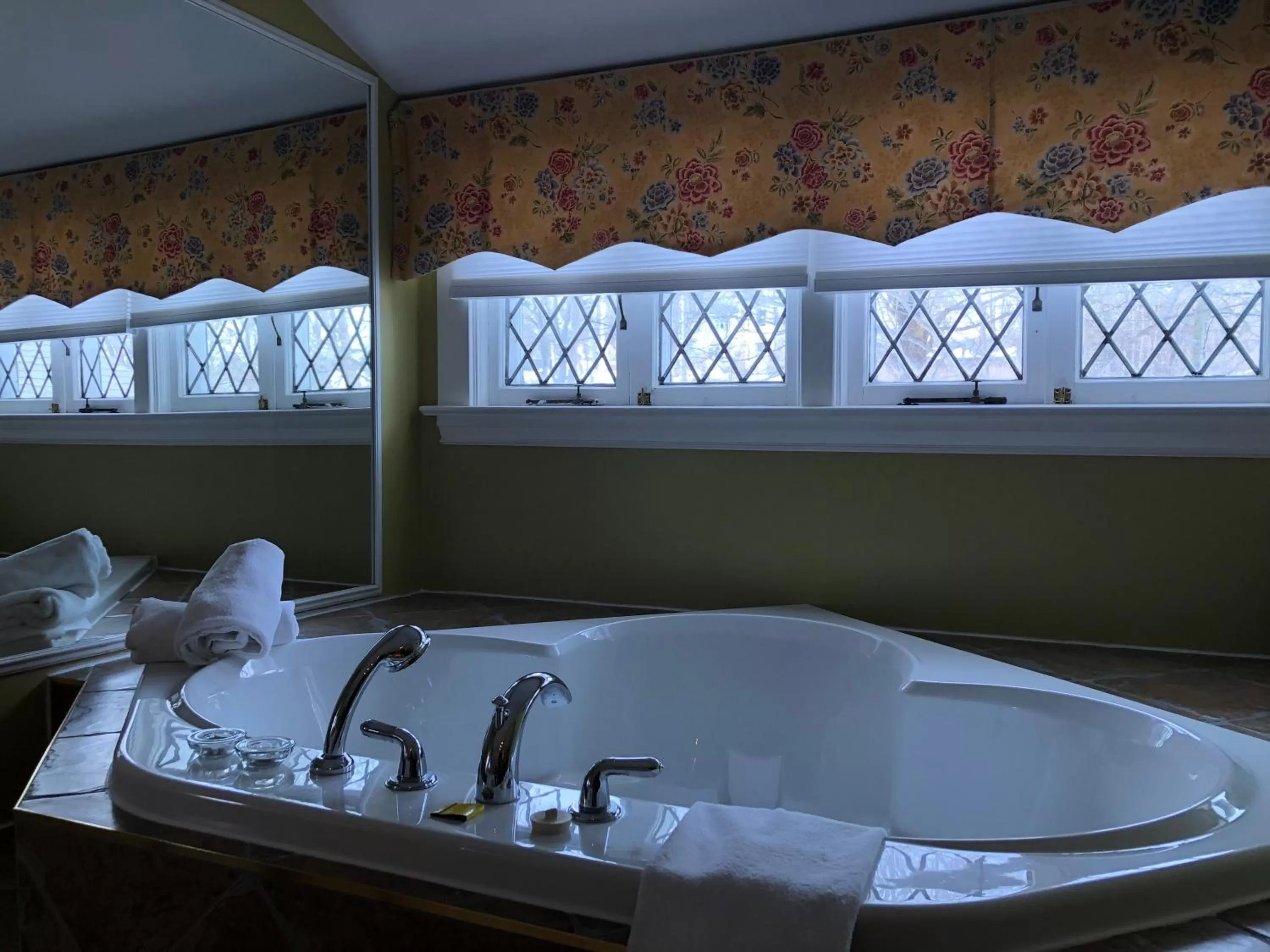 Bath in Leaside Manor