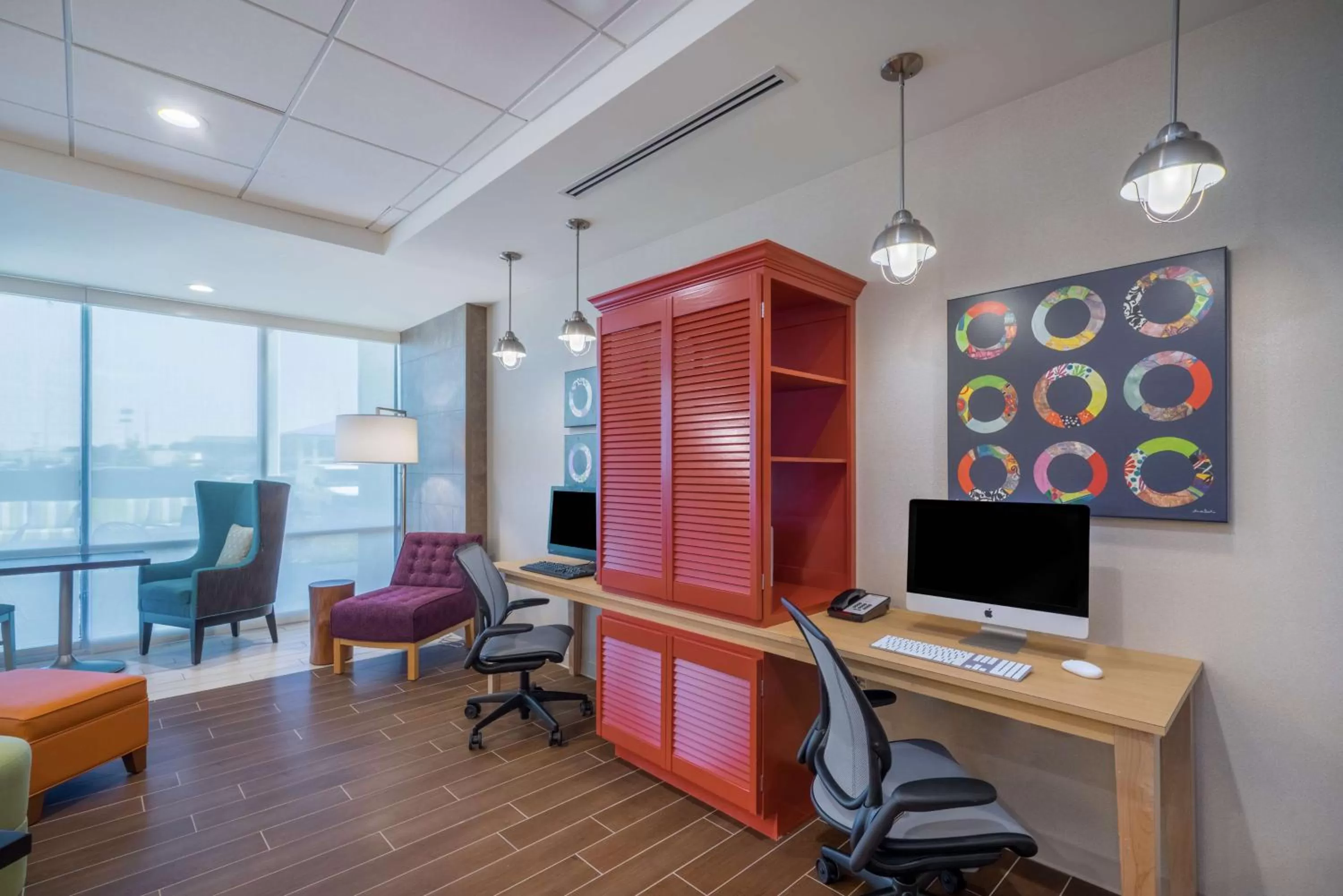 TV and multimedia in Home2 Suites By Hilton Bowling Green