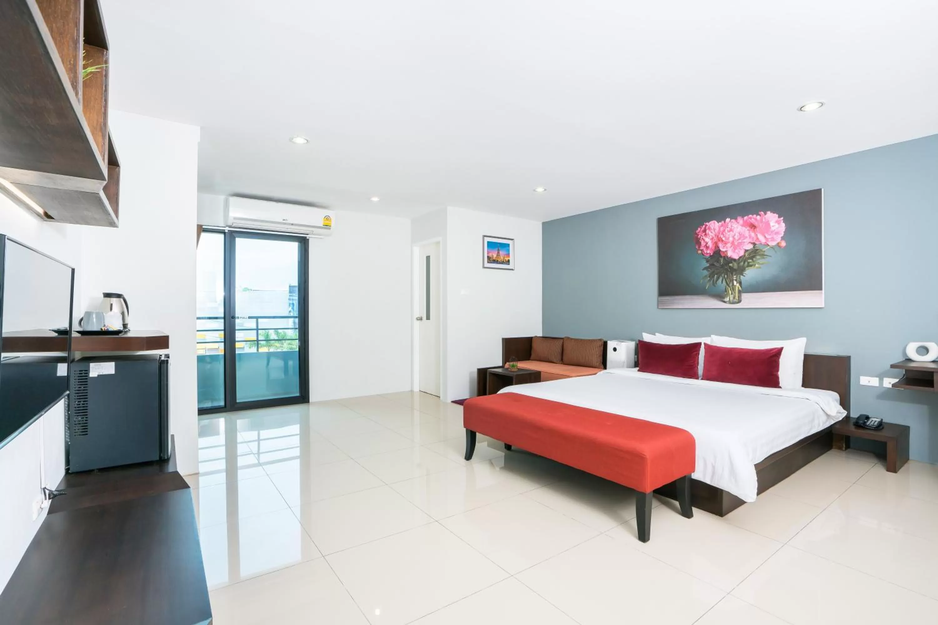 Photo of the whole room, Bed in De Botan Srinakarin Hotel & Residence