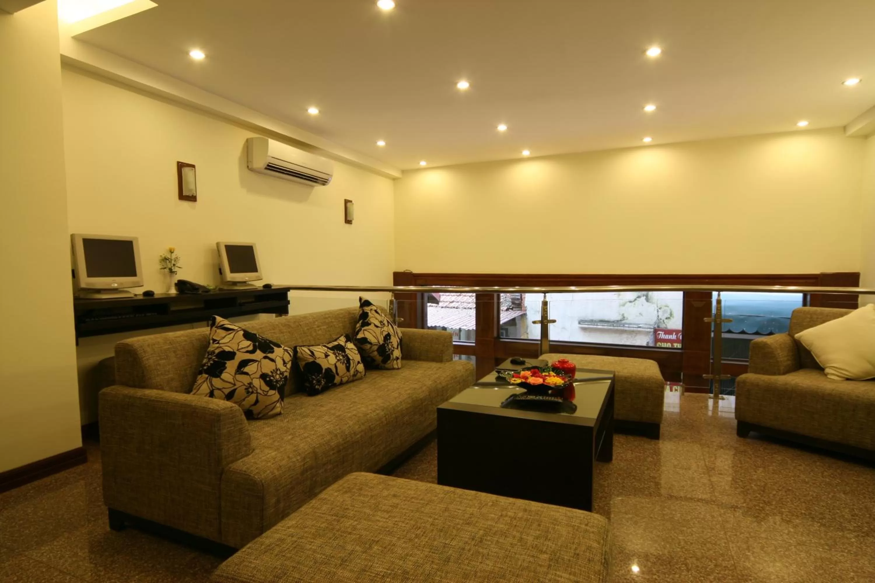 Nightclub / DJ in Eliana Ruby Hotel & Travel