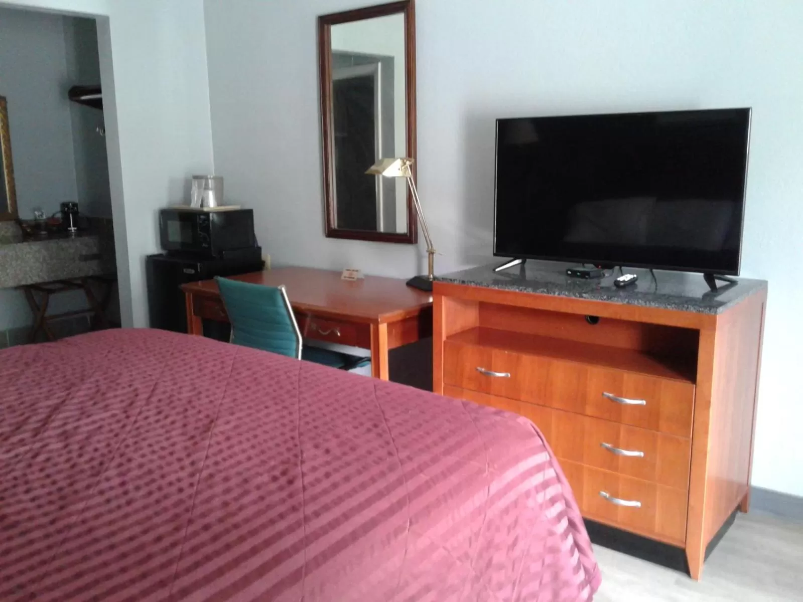 TV and multimedia, Bed in Budget Inn Anderson