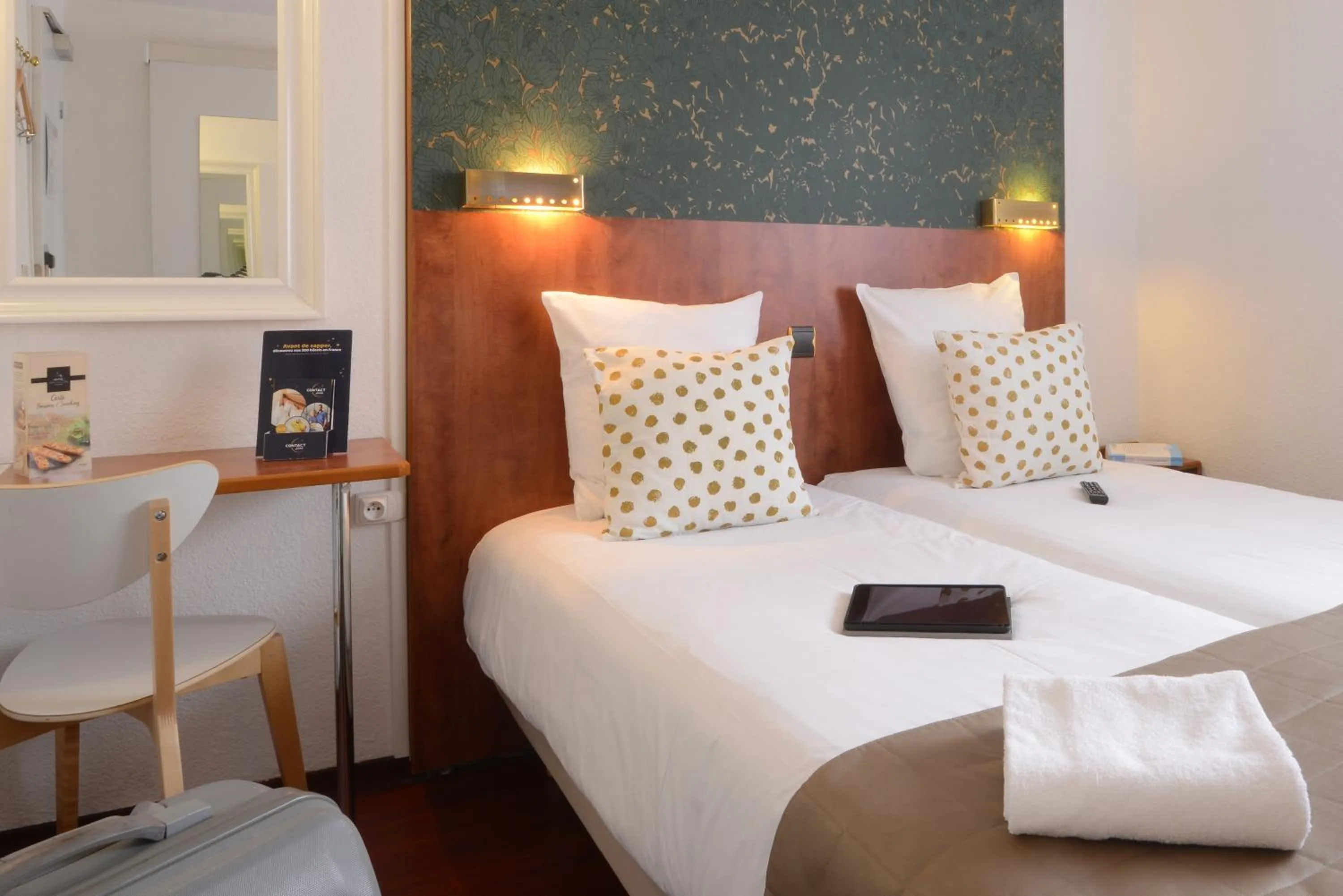 Bed in Hotel Arc-En-Ciel Colmar Contact Hotel