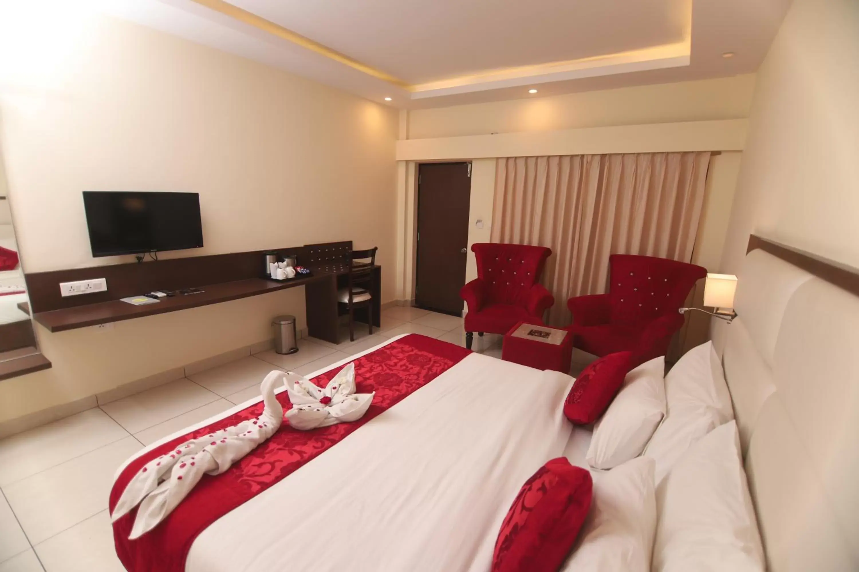 Superior King Room in Indira Nikunj Rubystone Exotic Superior King Room in Indira Nikunj Rubystone Exotic