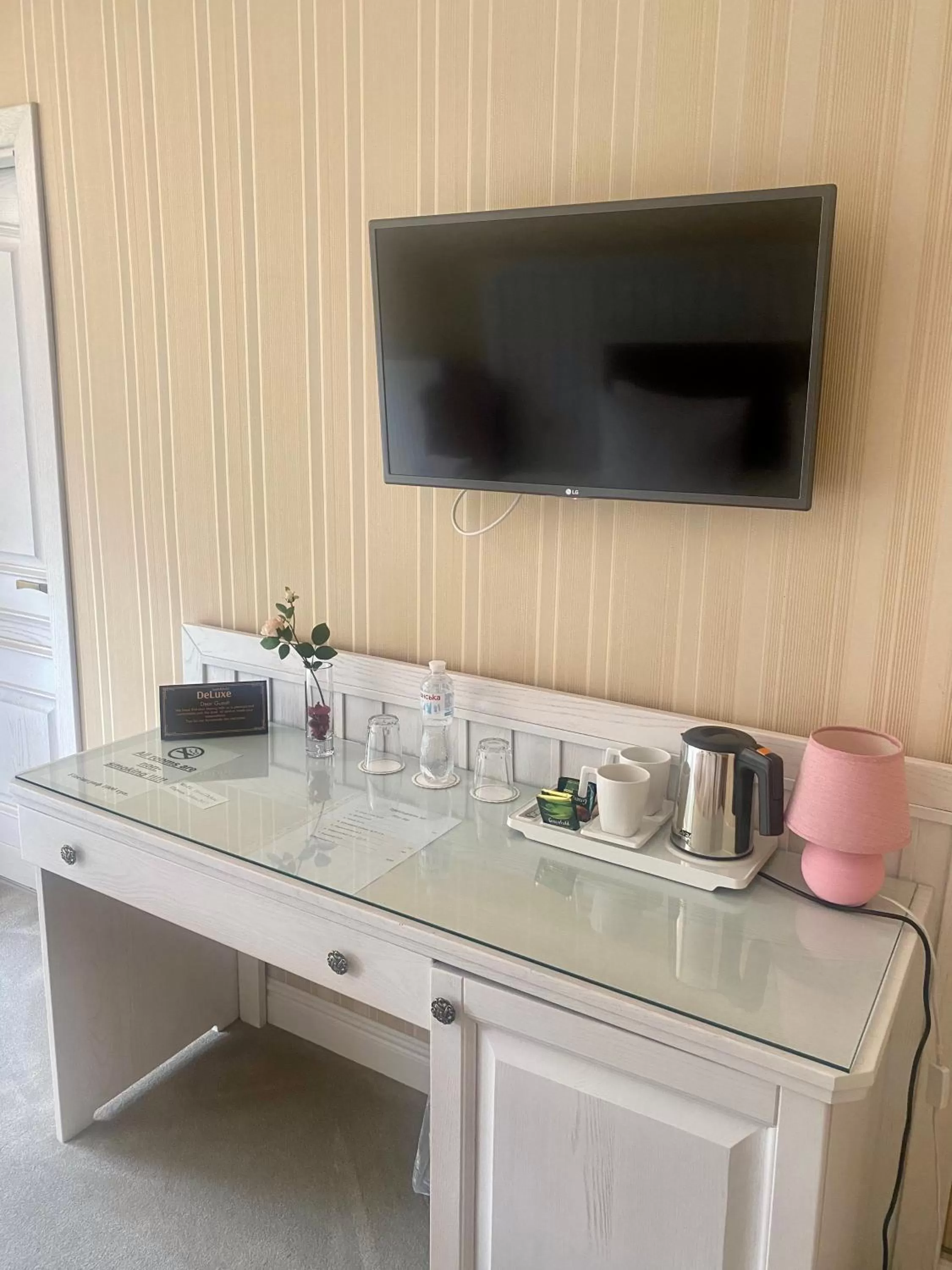 TV/Entertainment Center in Boutique Hotel Deluxe