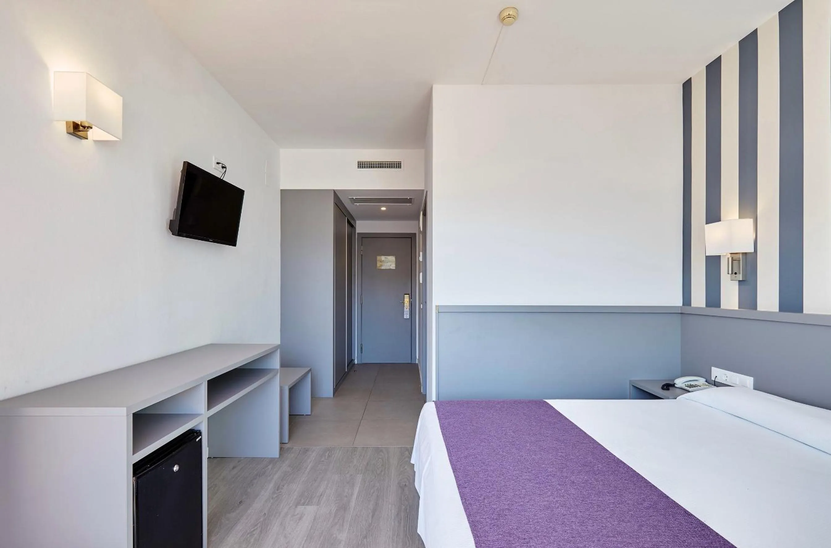 Bed in Hotel Surf Mar