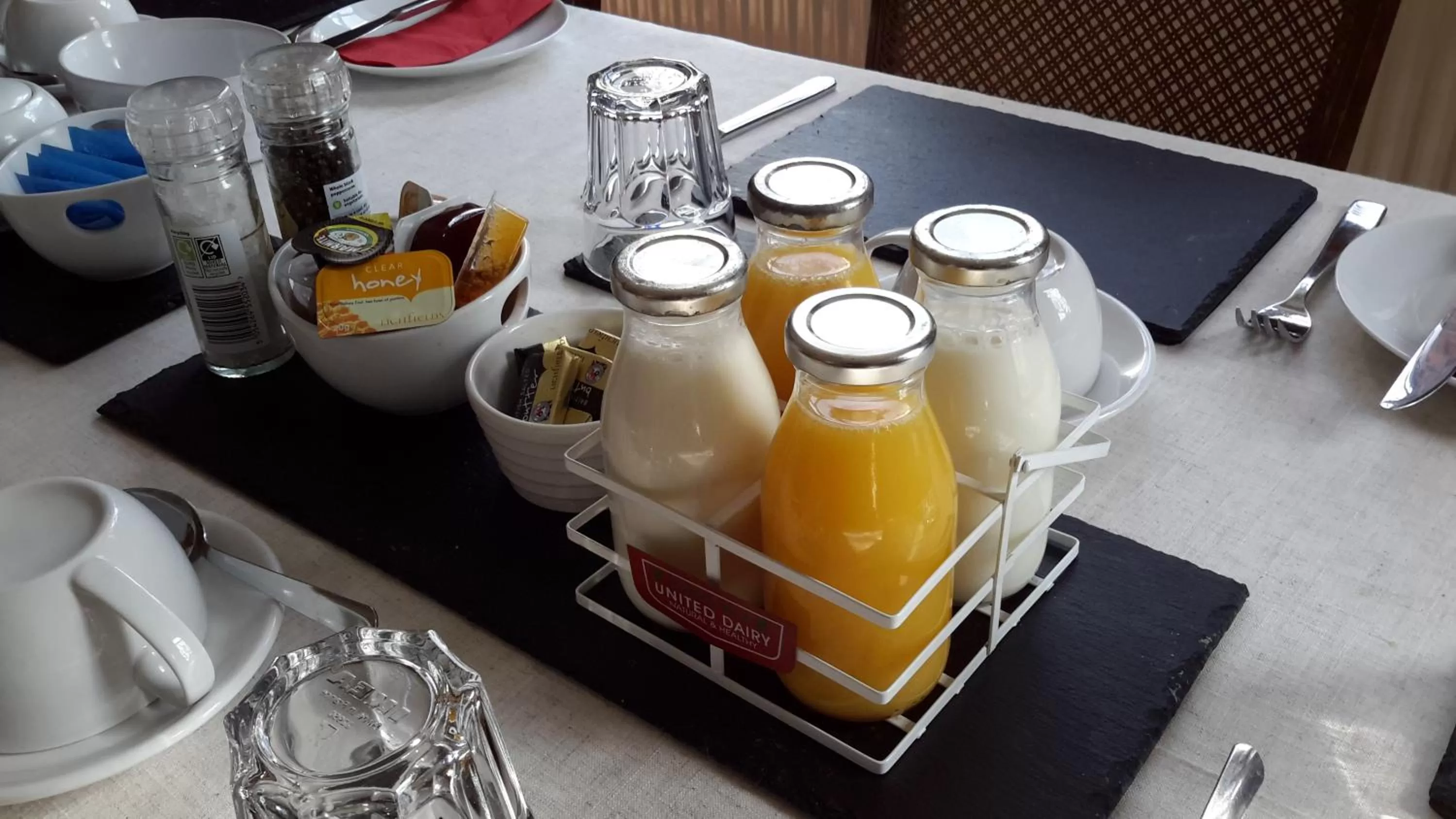 Breakfast in The School House