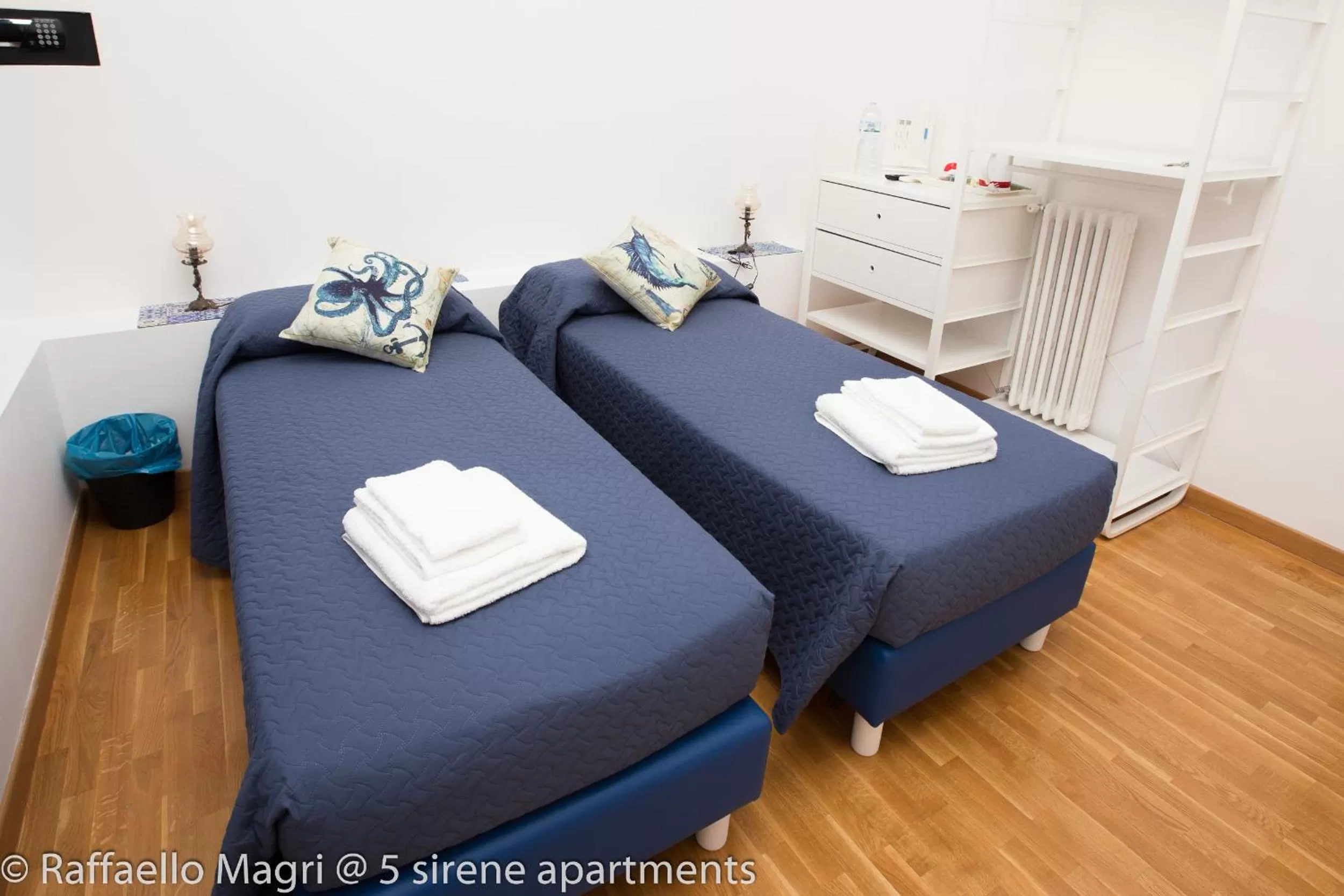 Bedroom, Bed in 5 sirene