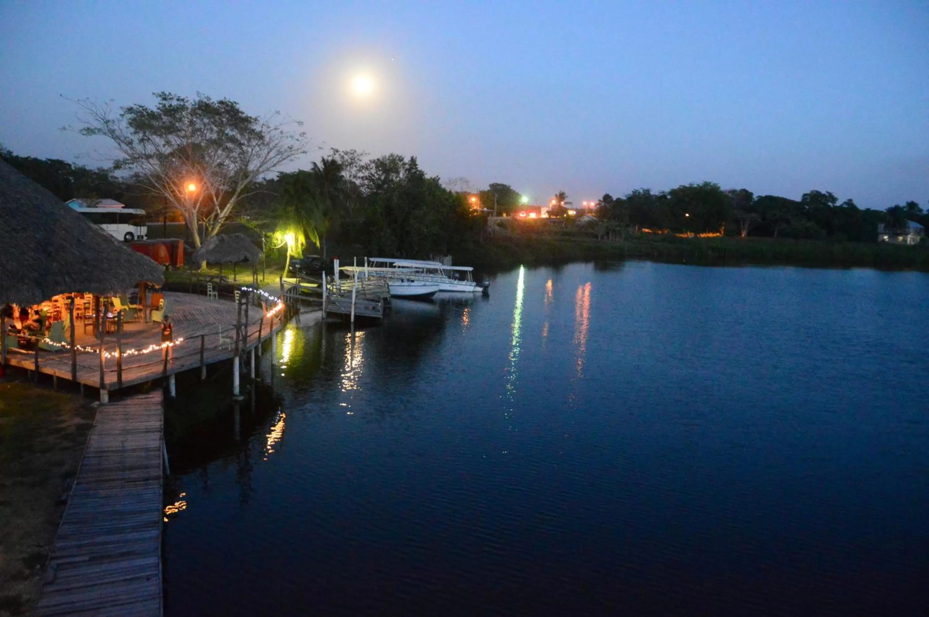 Restaurant/places to eat in Lamanai Hotel & Marina