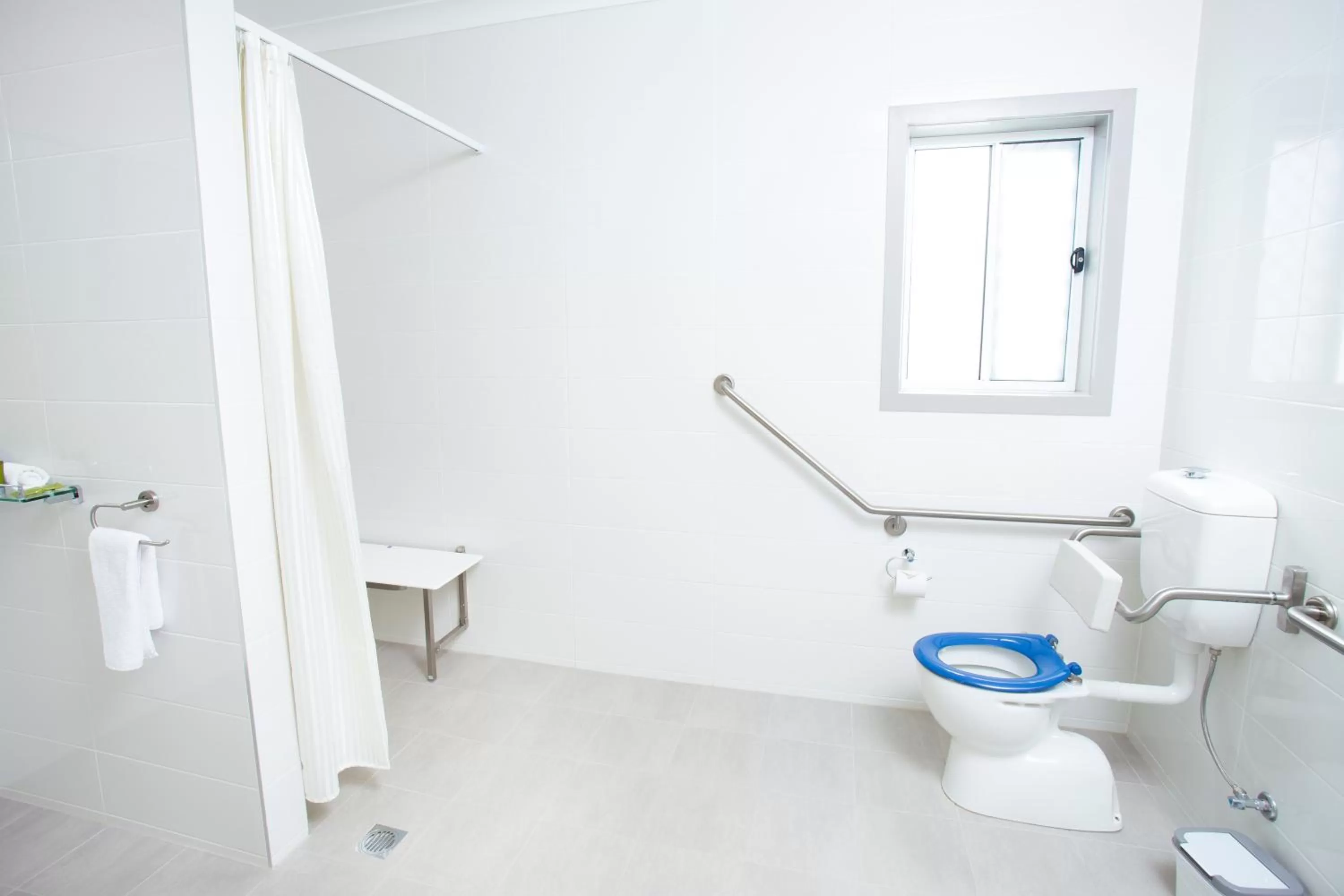 Bathroom in Altitude Motel Apartments