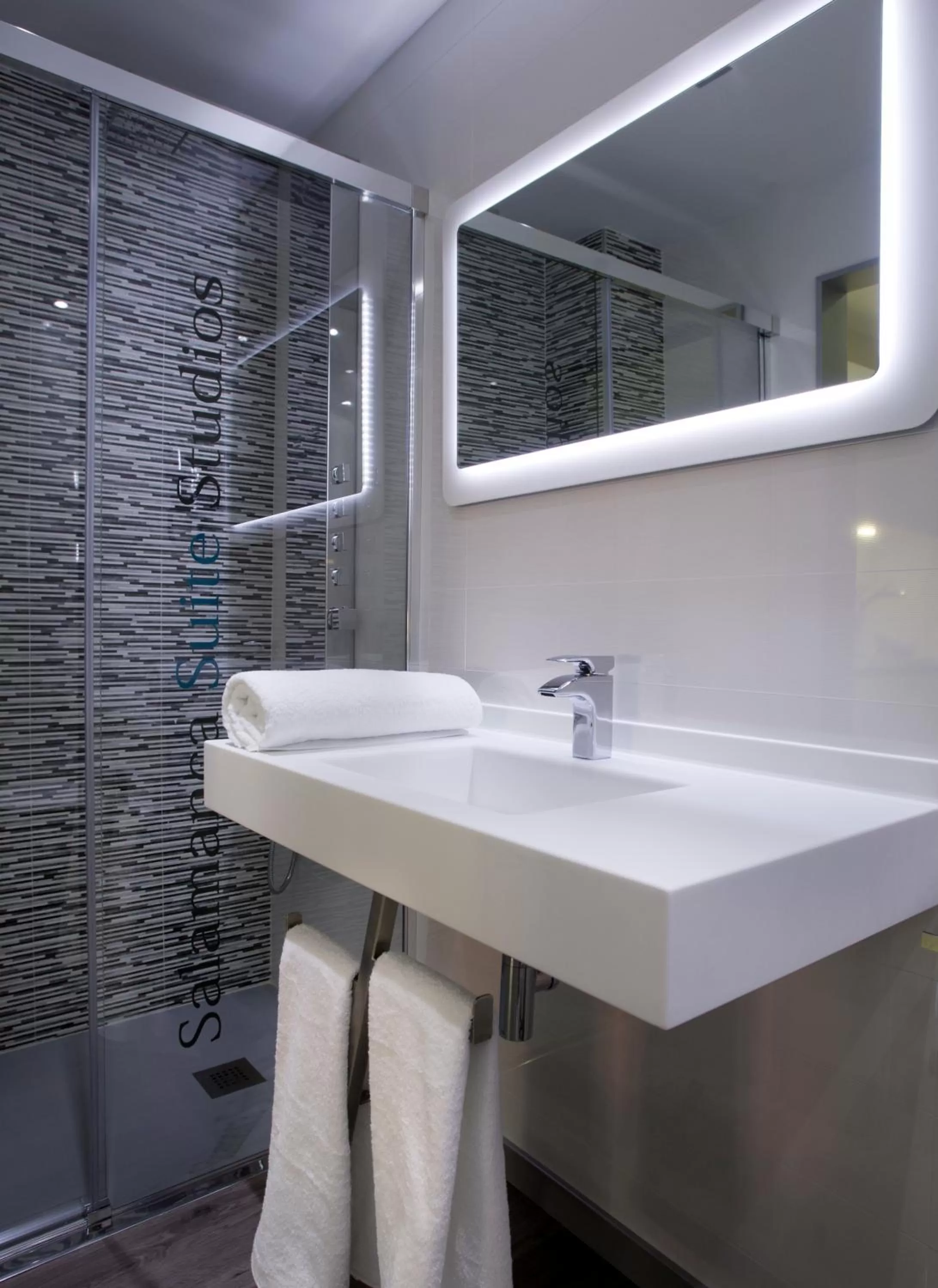 Bathroom in Salamanca Suite Studios