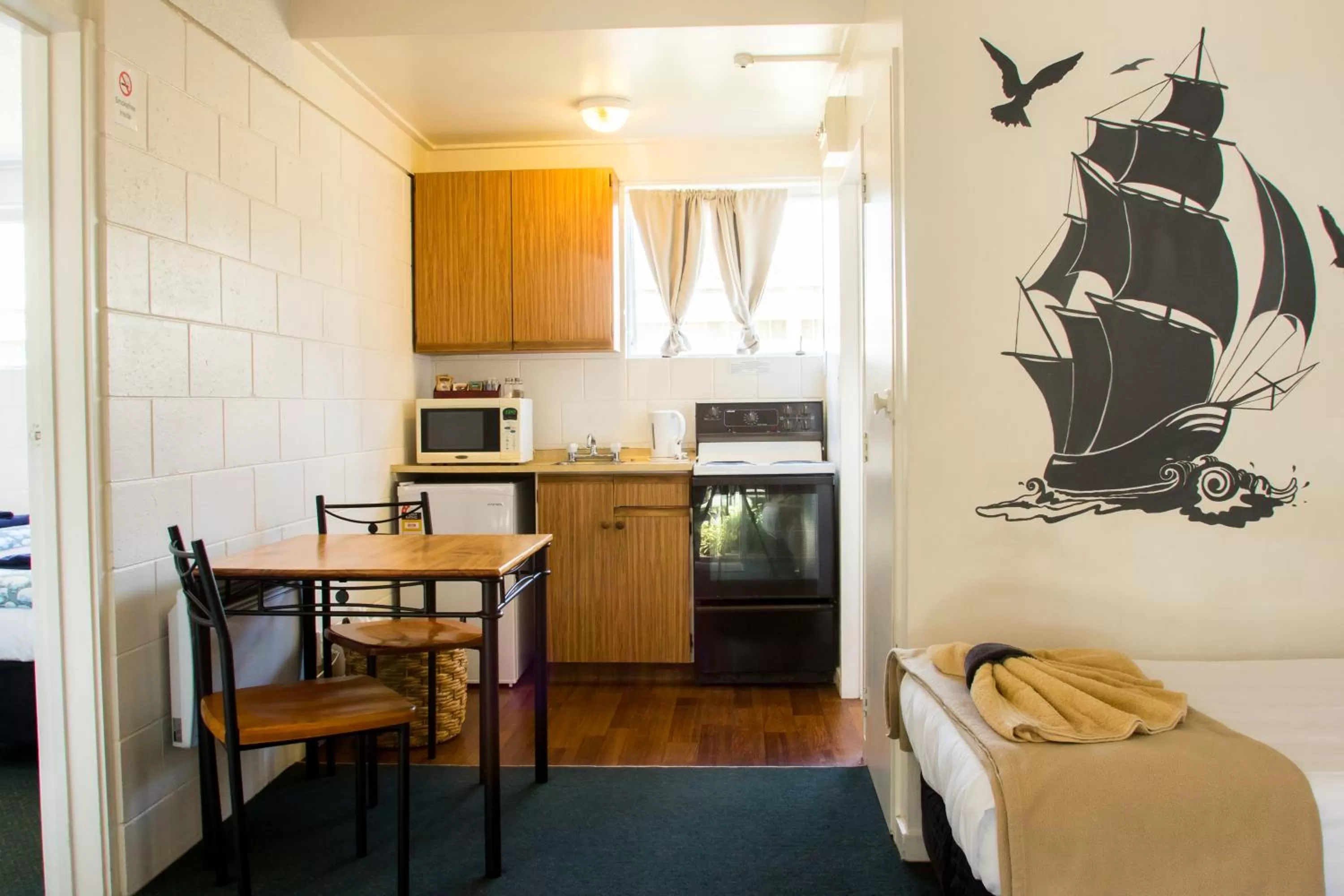 kitchen in Alpha Motor Inn