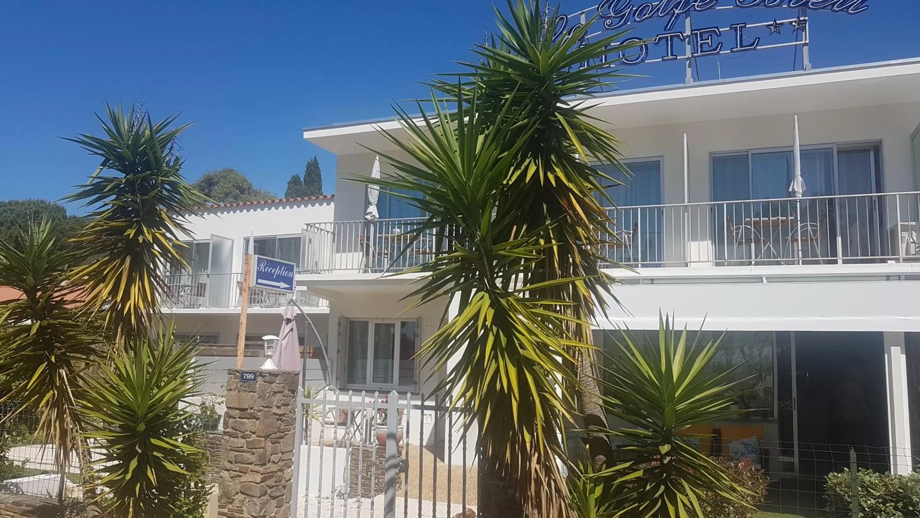 Property building in Hotel Le Golfe Bleu