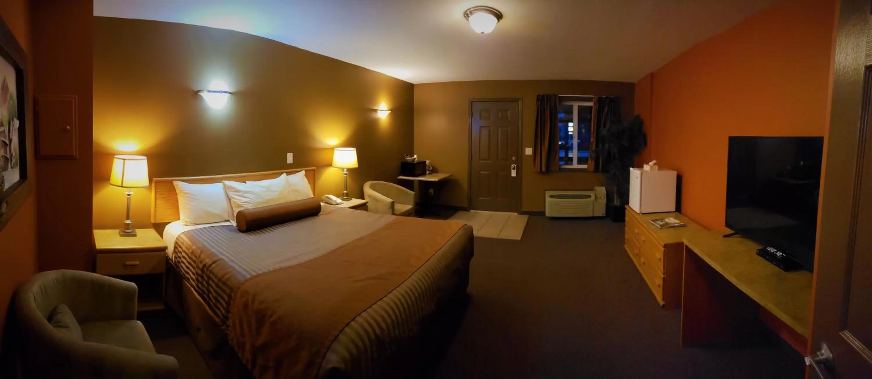 Bedroom, Bed in Avalon Inn