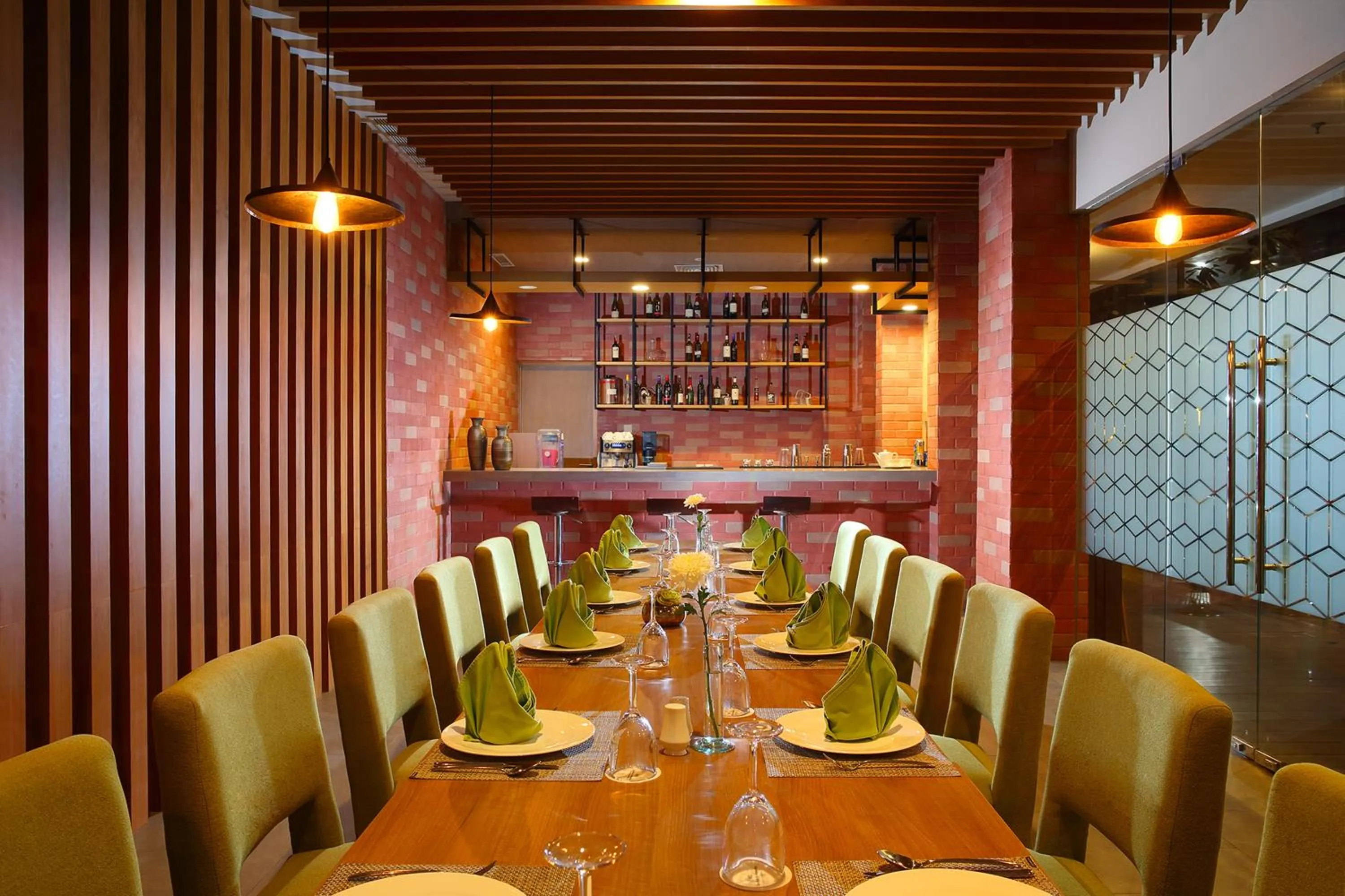 Restaurant/places to eat in Hotel Santika Premiere ICE - BSD City