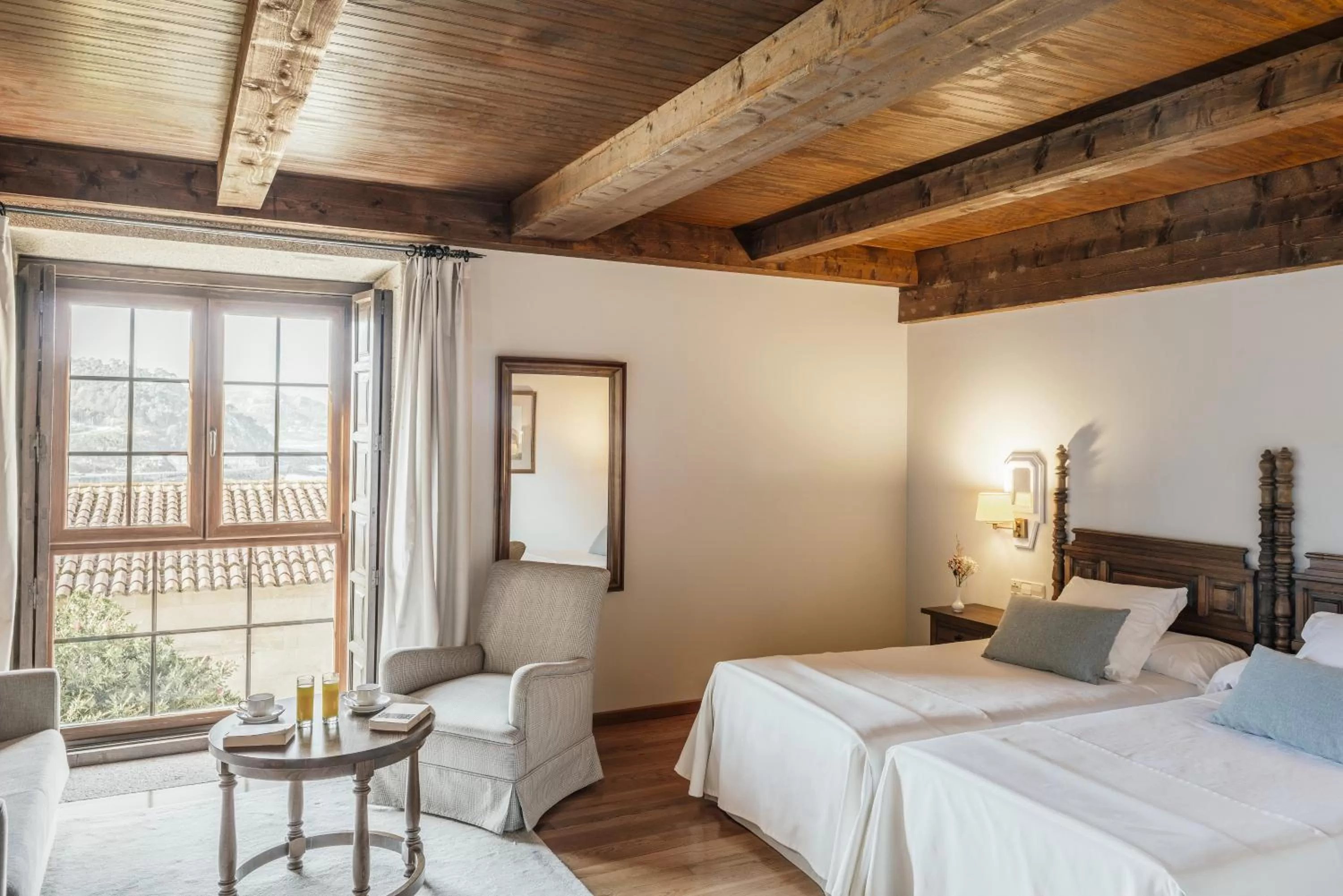 Photo of the whole room, Bed in Parador de Baiona