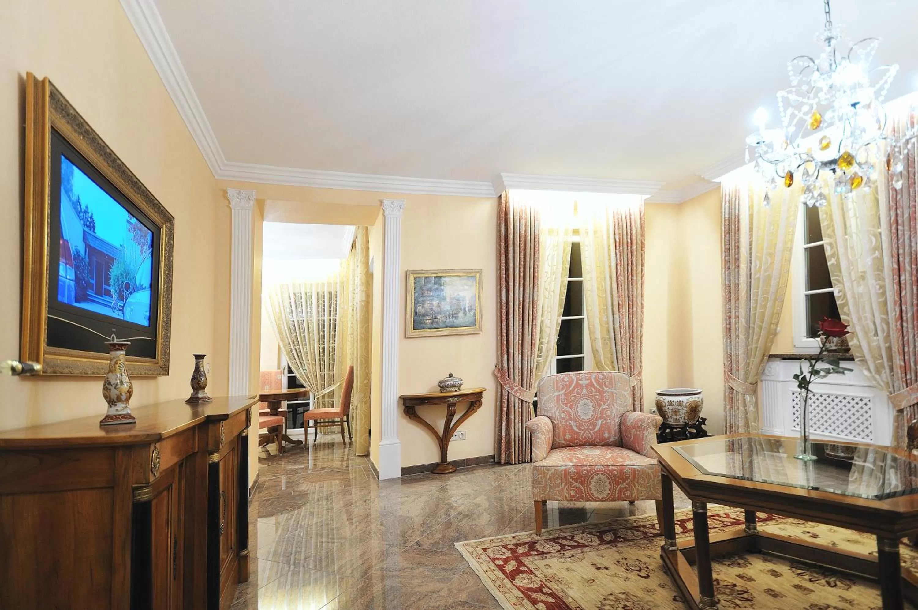 Photo of the whole room, TV/Entertainment Center in Hotel Residenz am Rosengarten