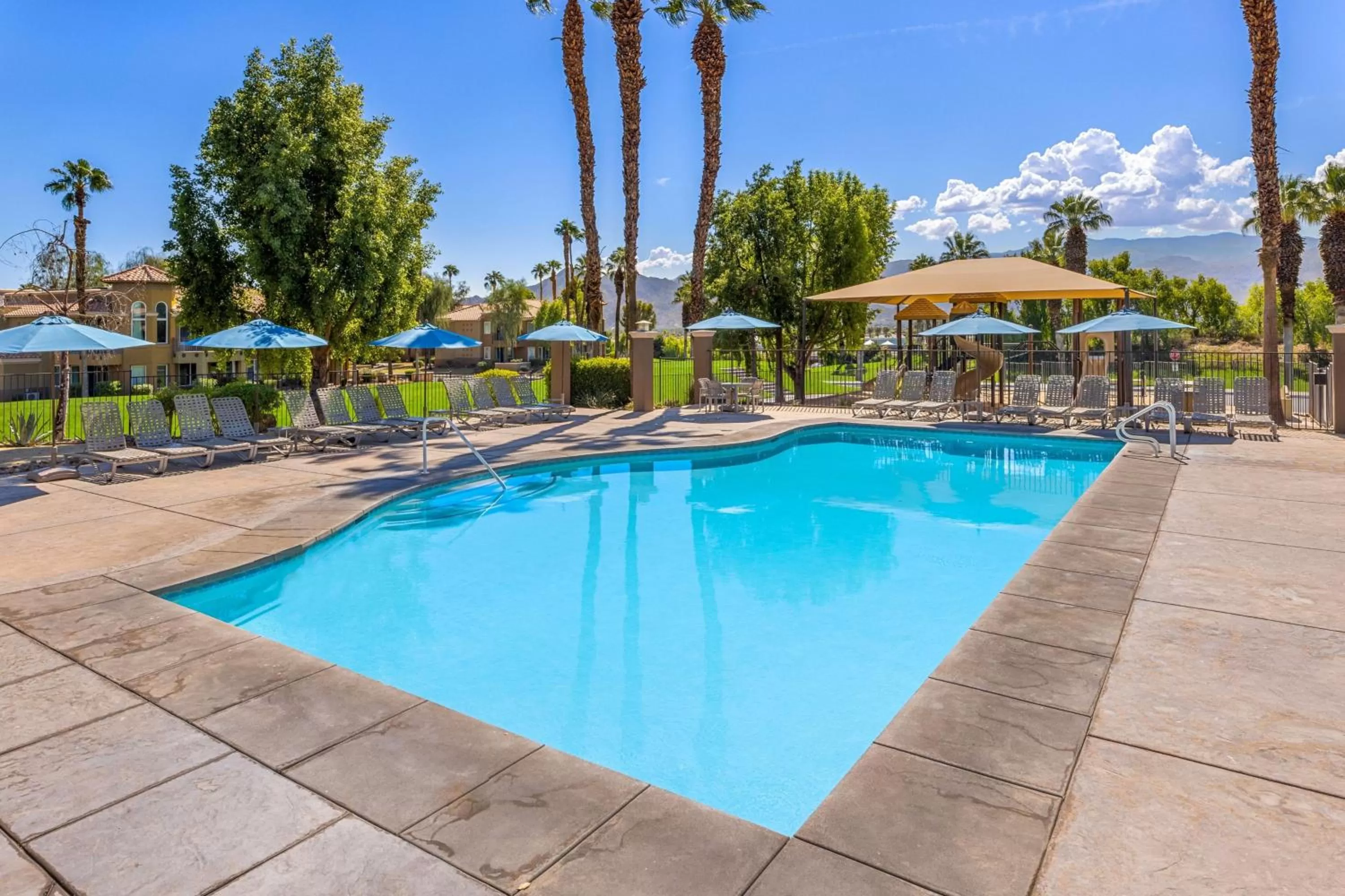 Swimming pool in Marriott's Desert Springs Villas II