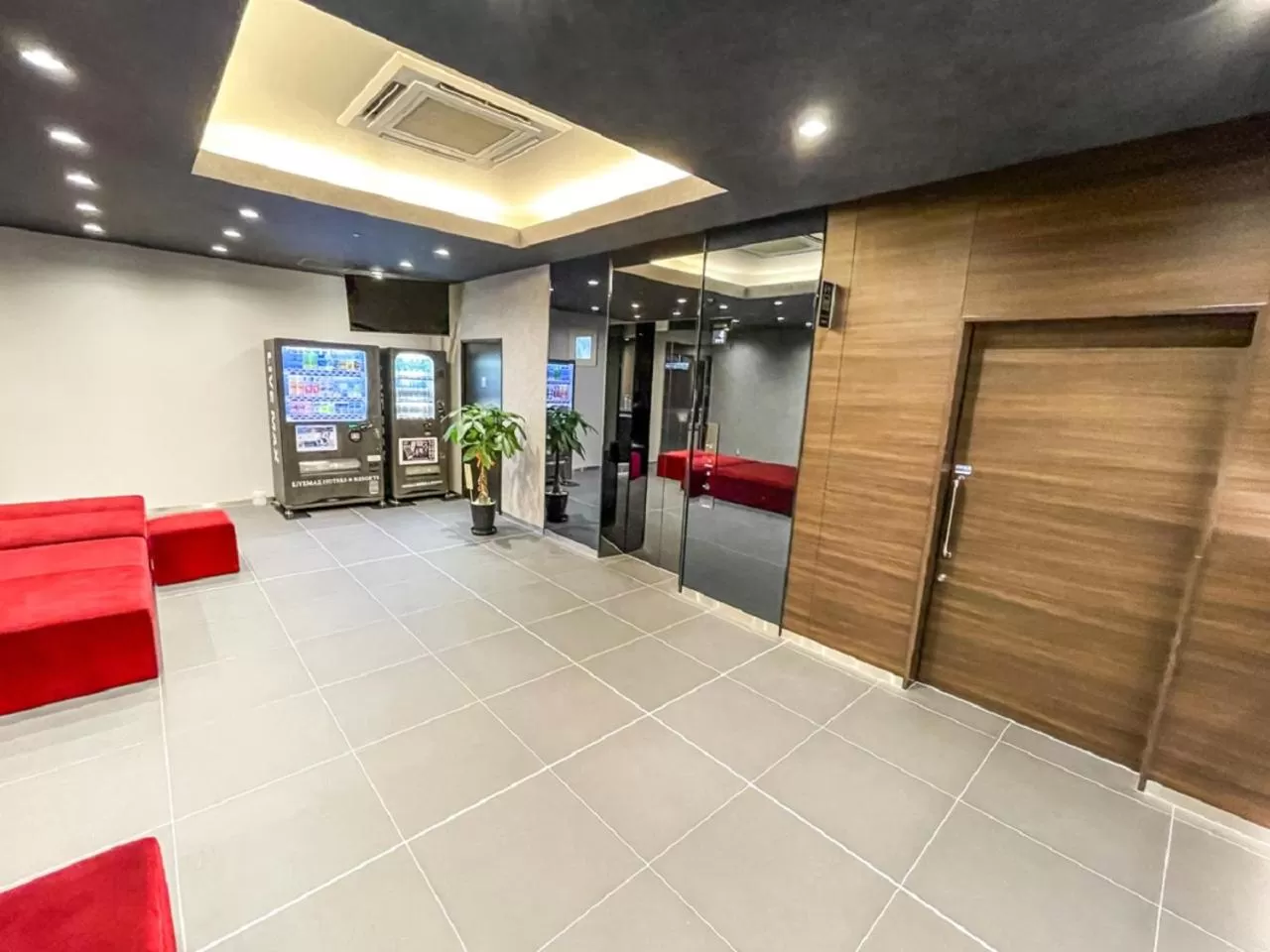 Lobby or reception in HOTEL LiVEMAX Takamatsu Eki Mae